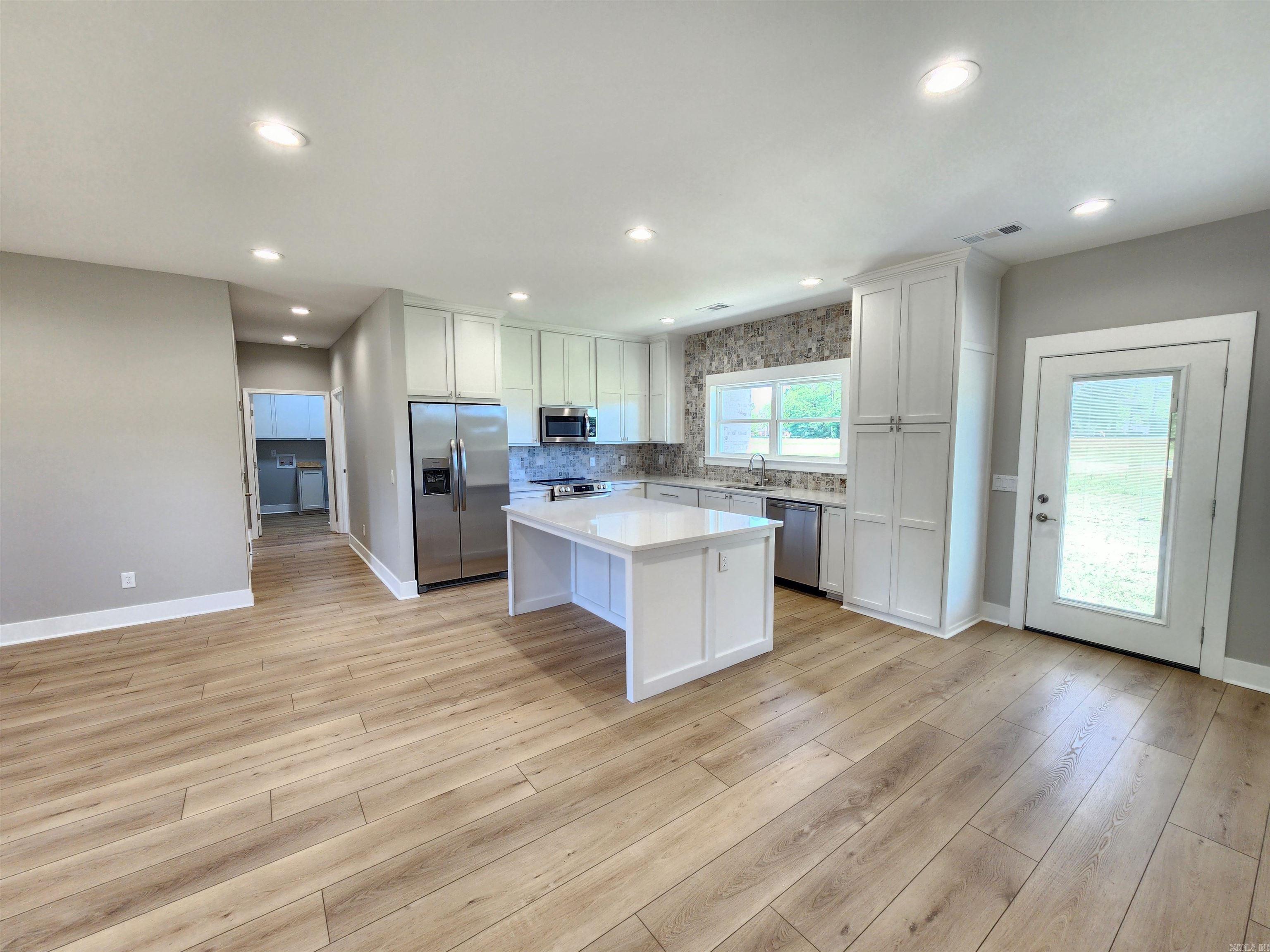 290  Walker  Higginson, AR