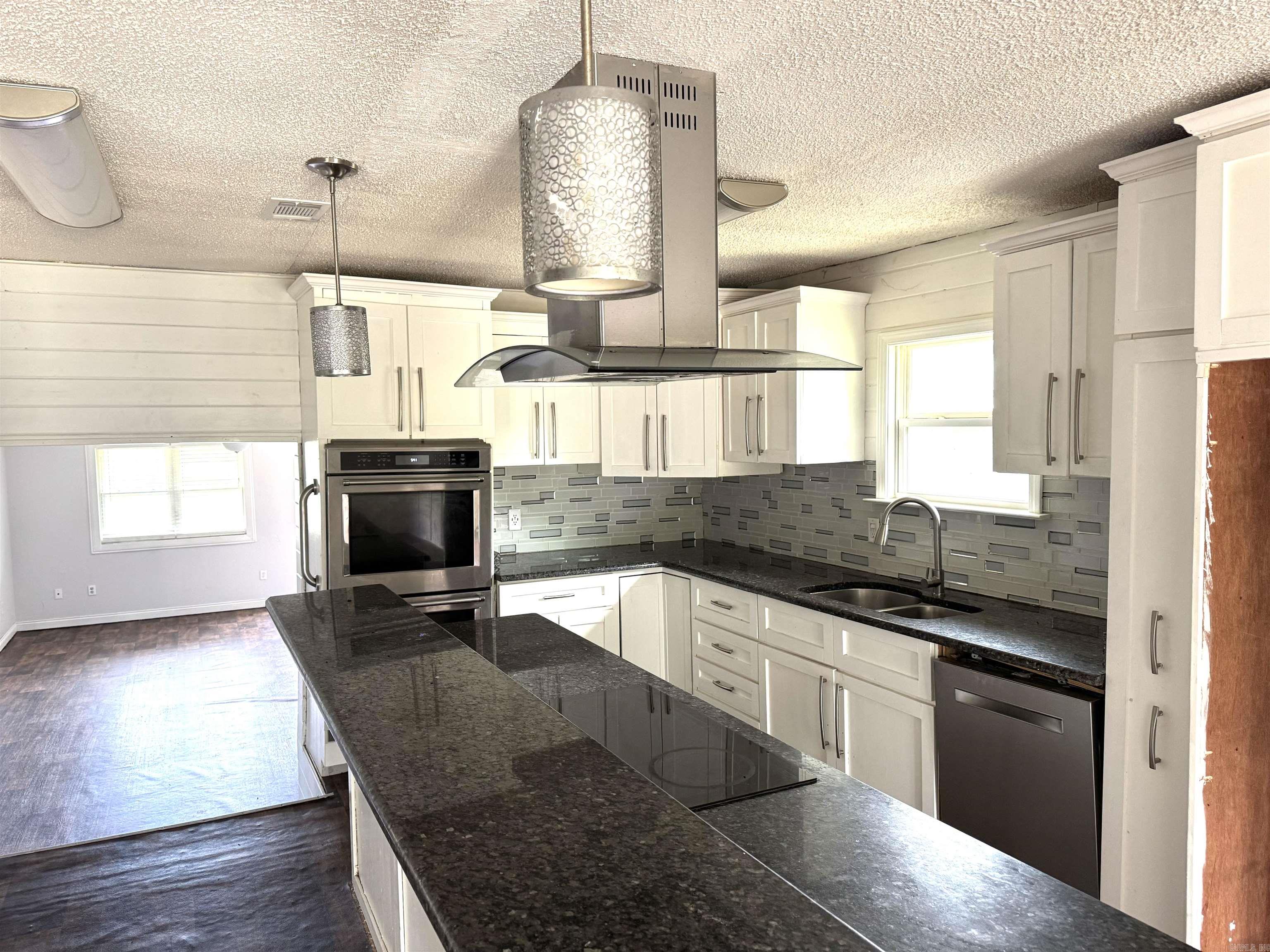 221  Baker  Higginson, AR