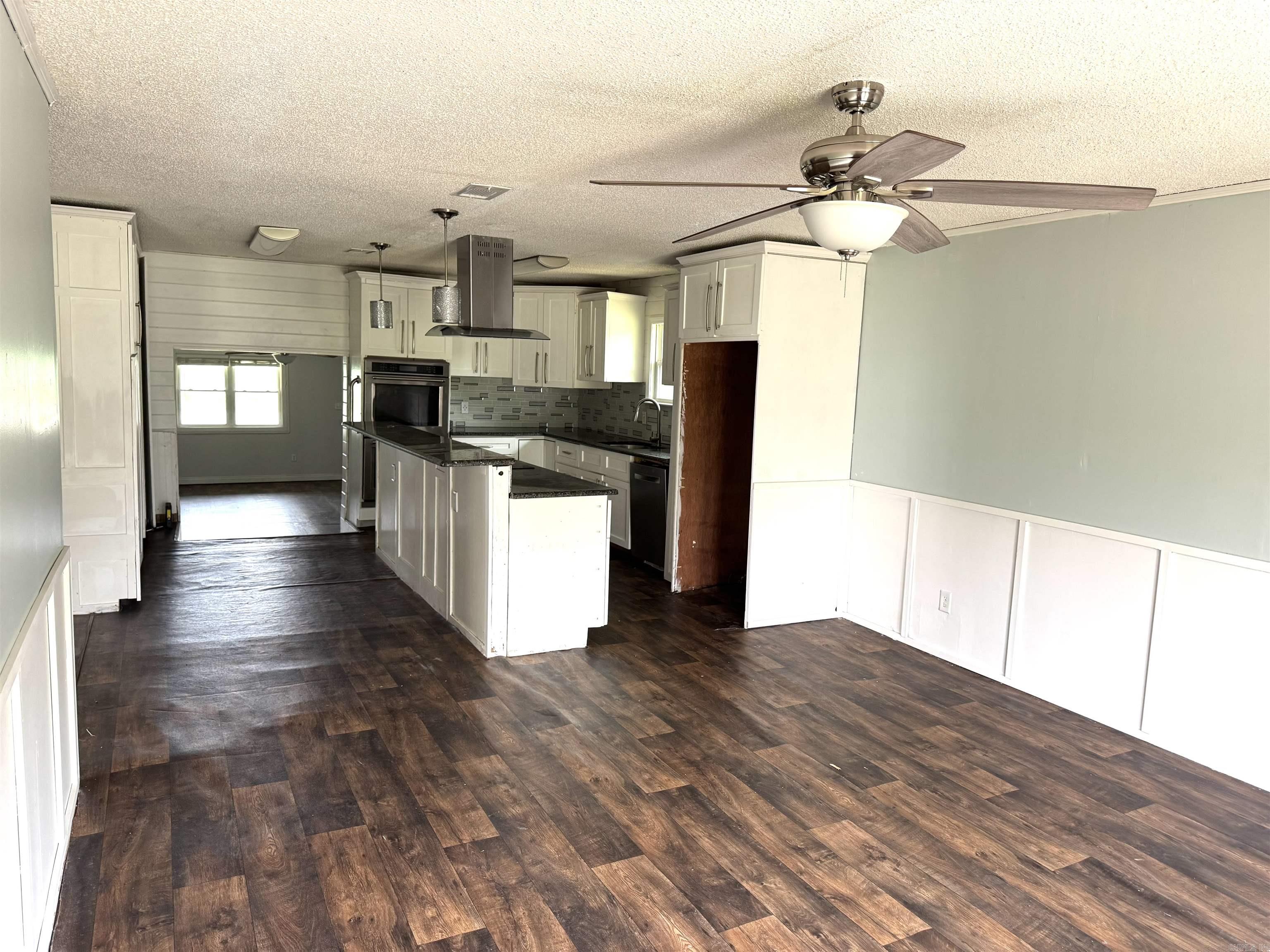 221  Baker  Higginson, AR