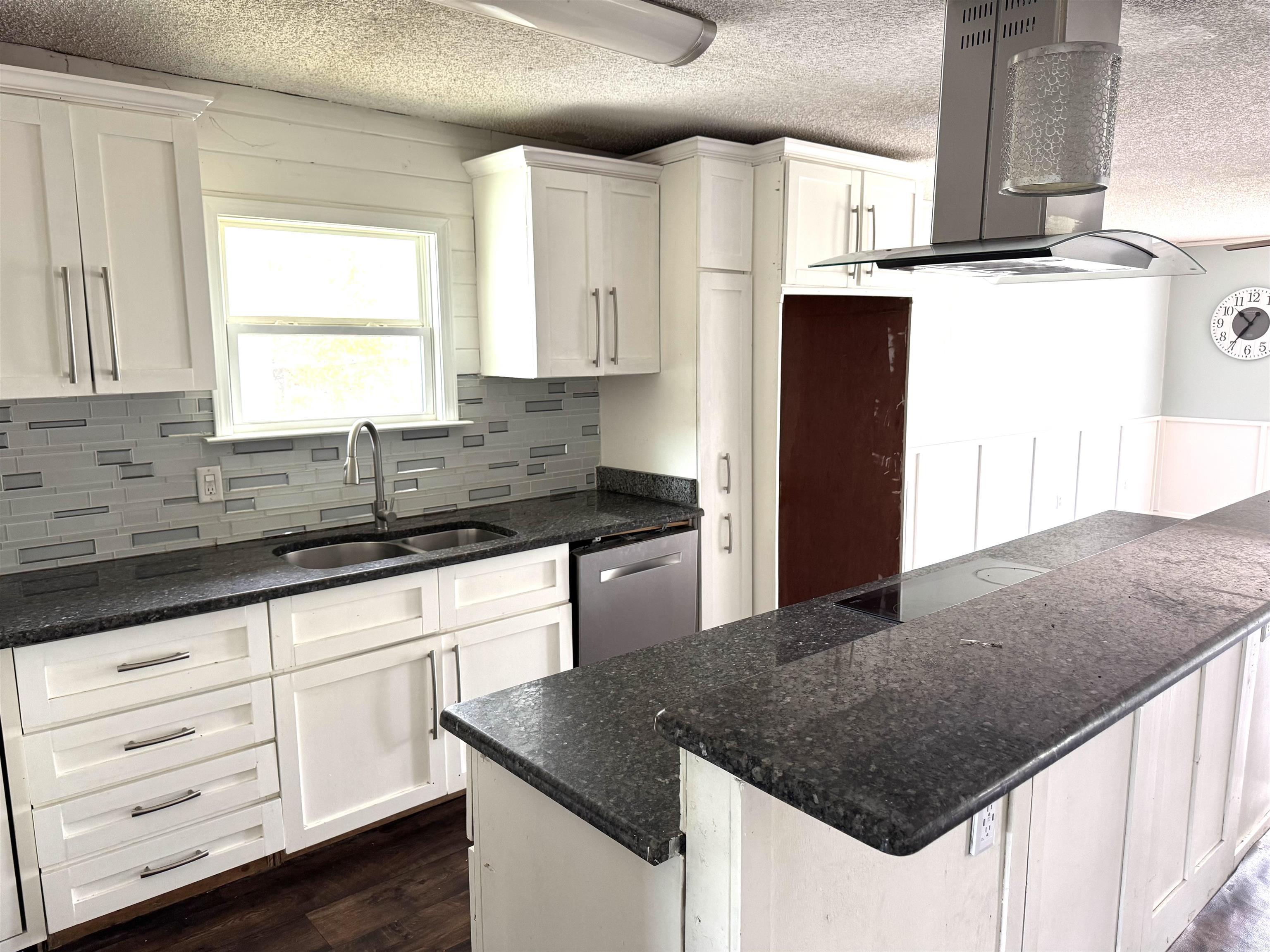 221  Baker  Higginson, AR