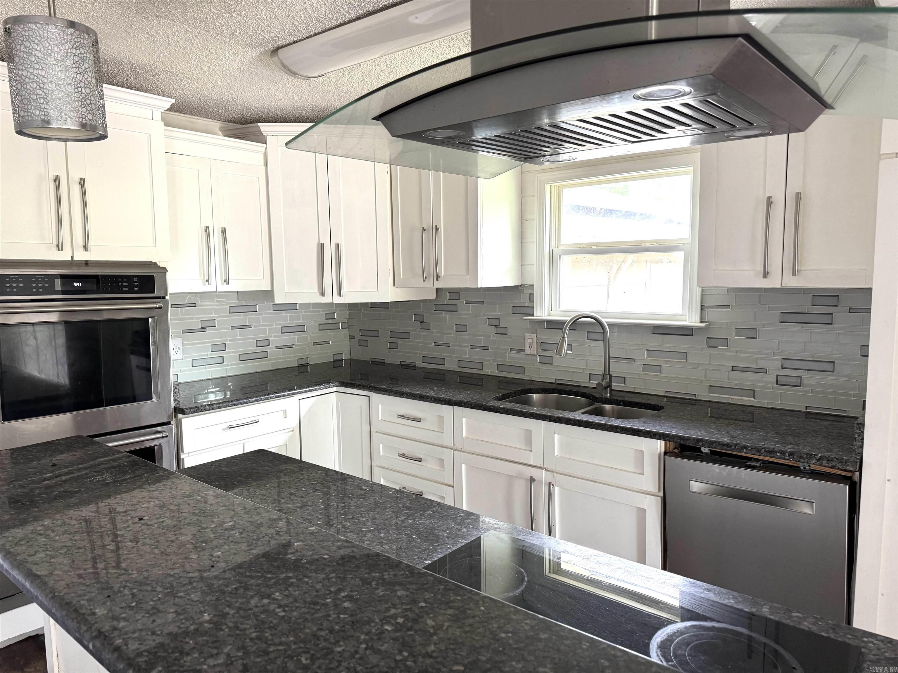 221  Baker  Higginson, AR