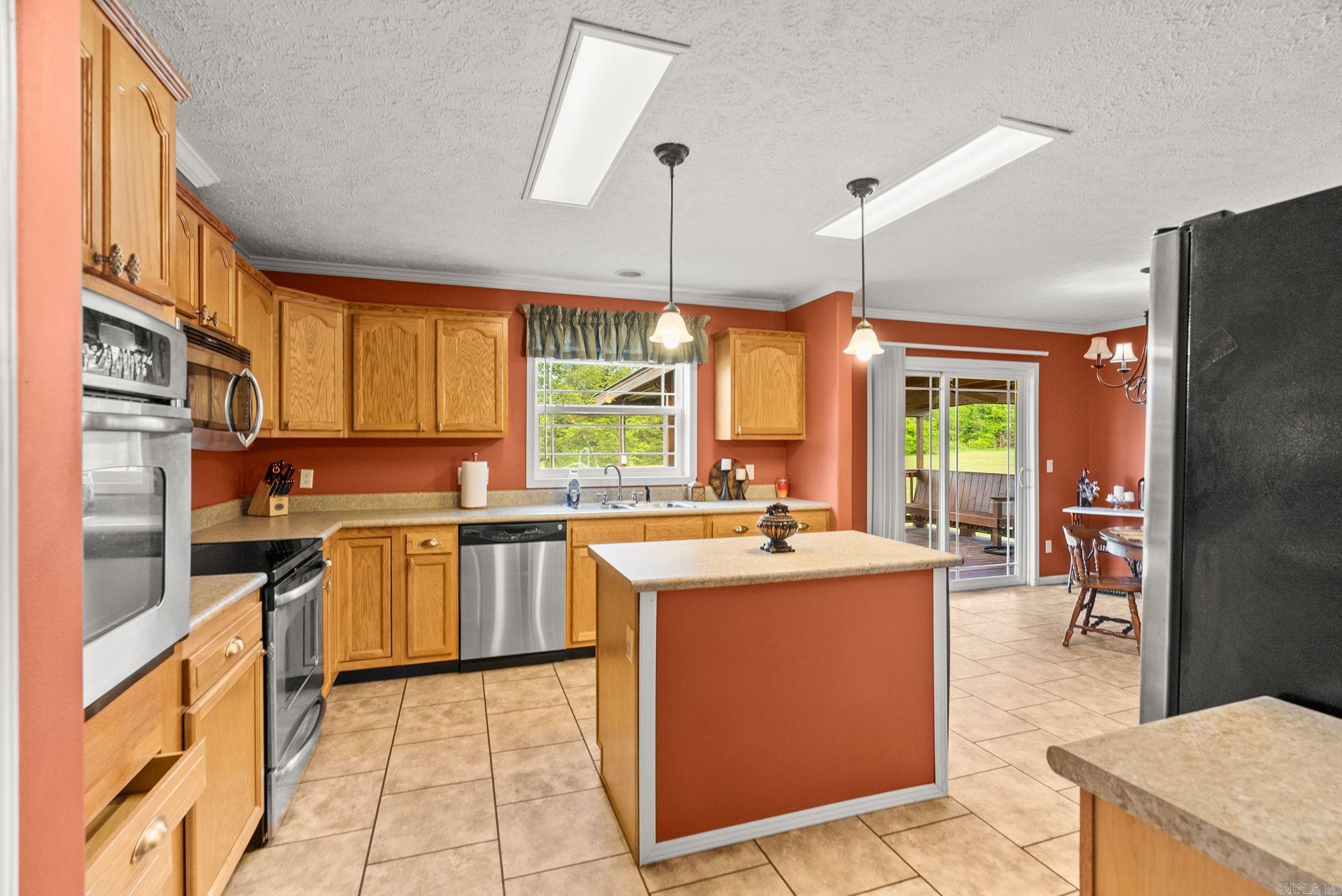 435  HAPPY HOLLOW ROAD  Bee Branch, AR