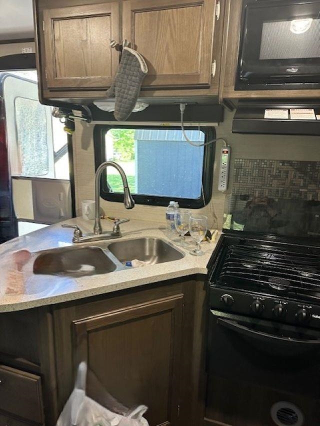 1008  Oak  Mountain View, AR