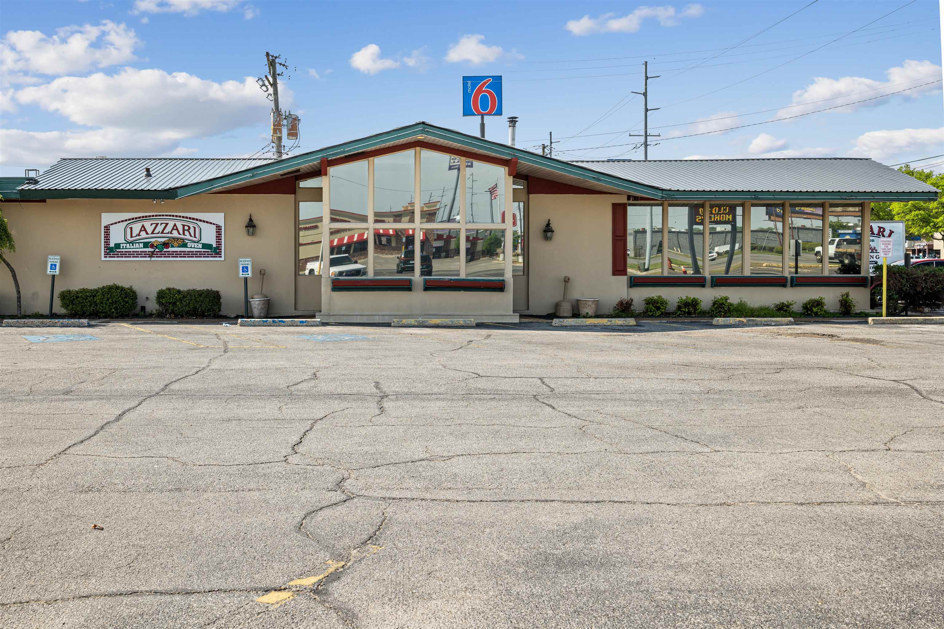 2230 S Caraway  Jonesboro, AR