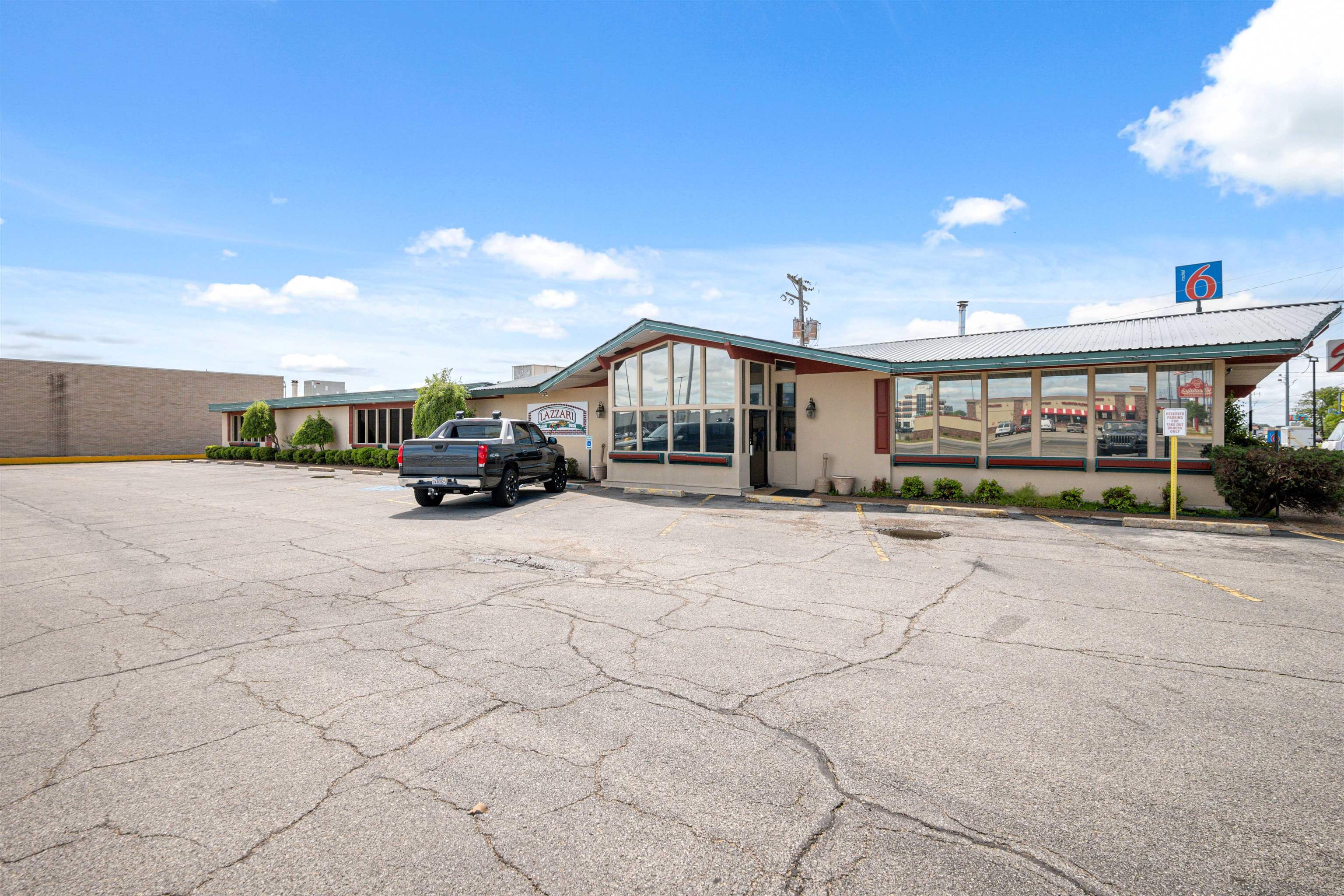 2230 S Caraway  Jonesboro, AR