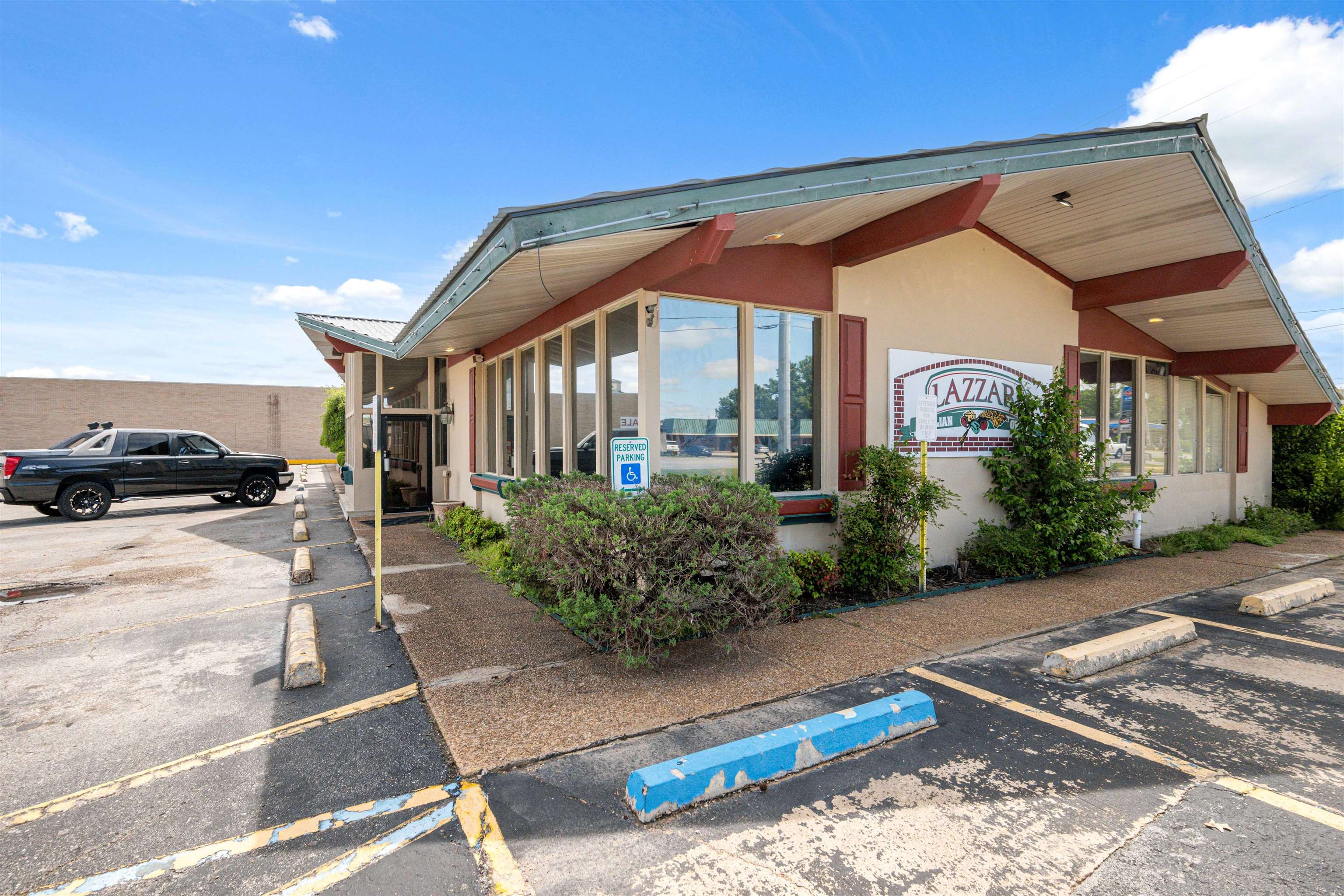 2230 S Caraway  Jonesboro, AR