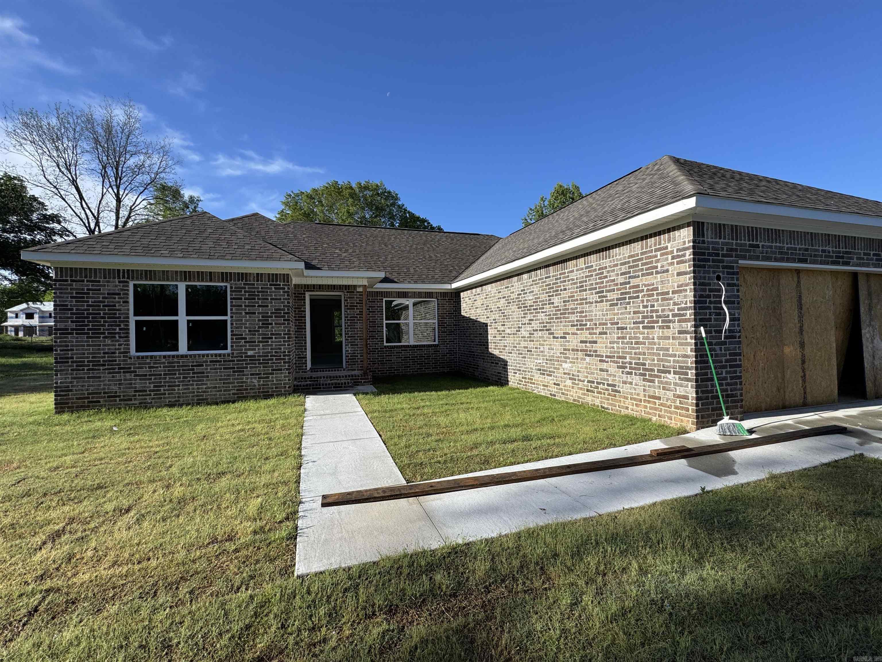 16  Ledrick  Mayflower, AR
