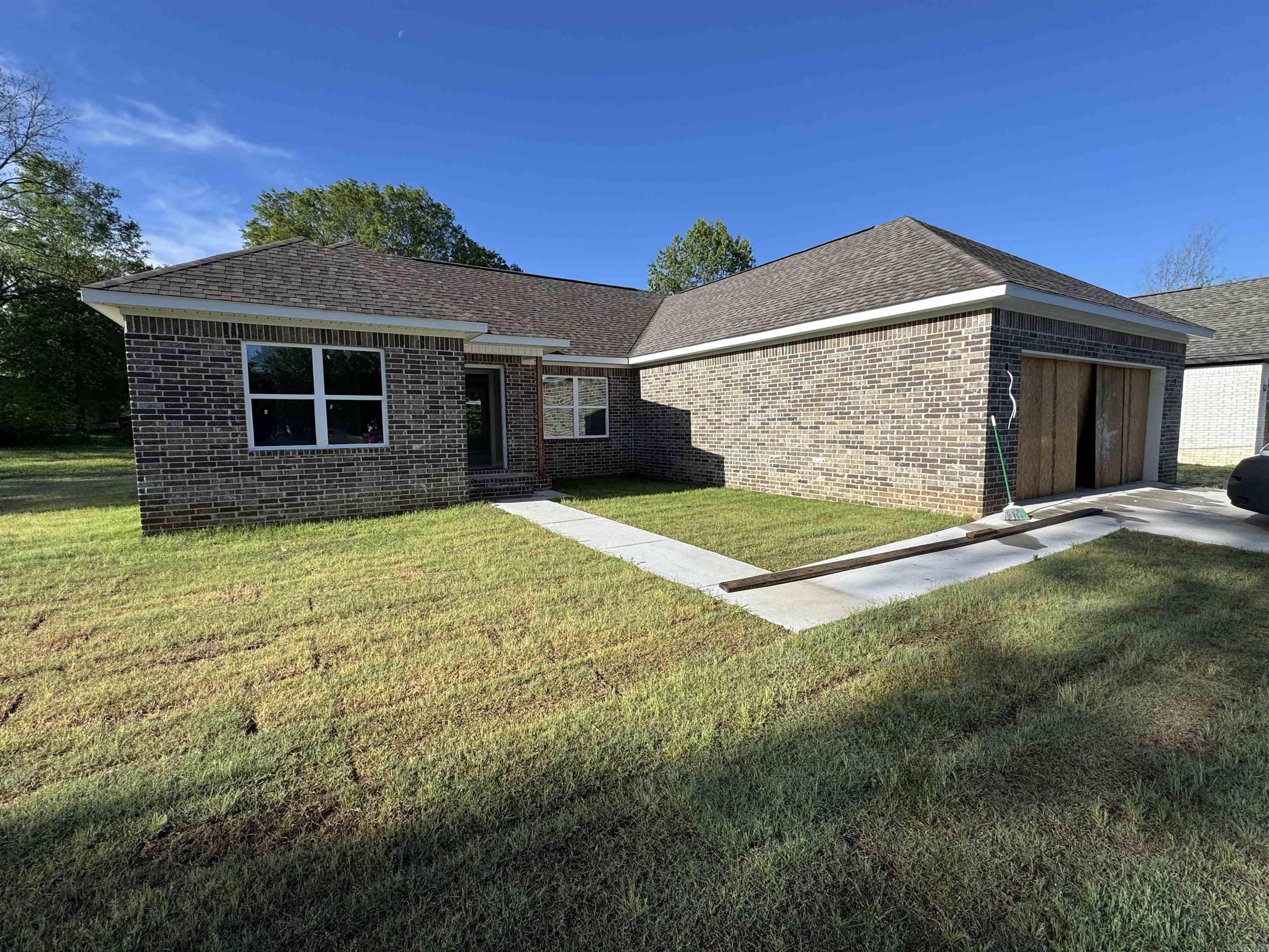 16  Ledrick  Mayflower, AR