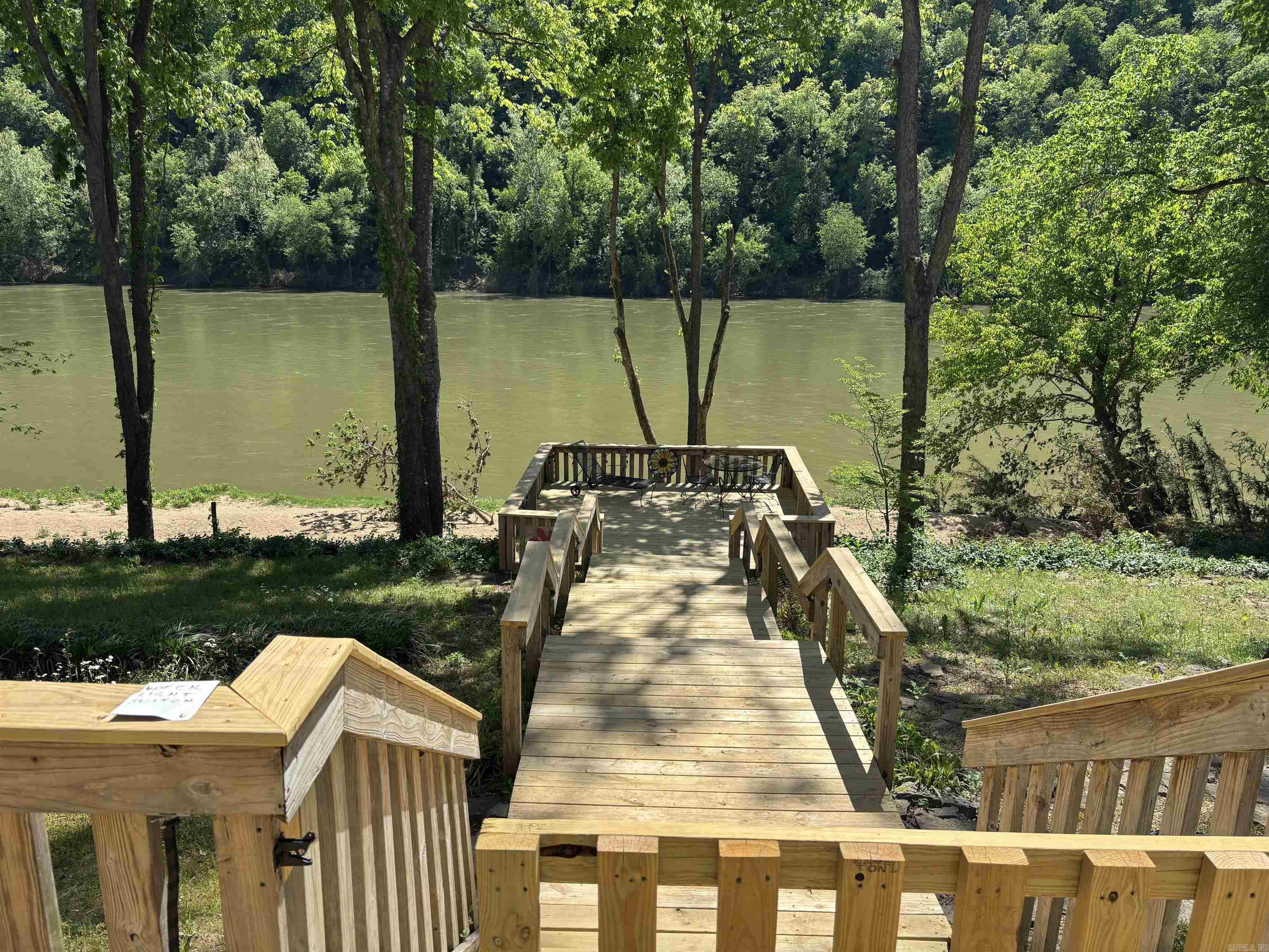 834 S Riverview Lane Mountain View, AR 72560