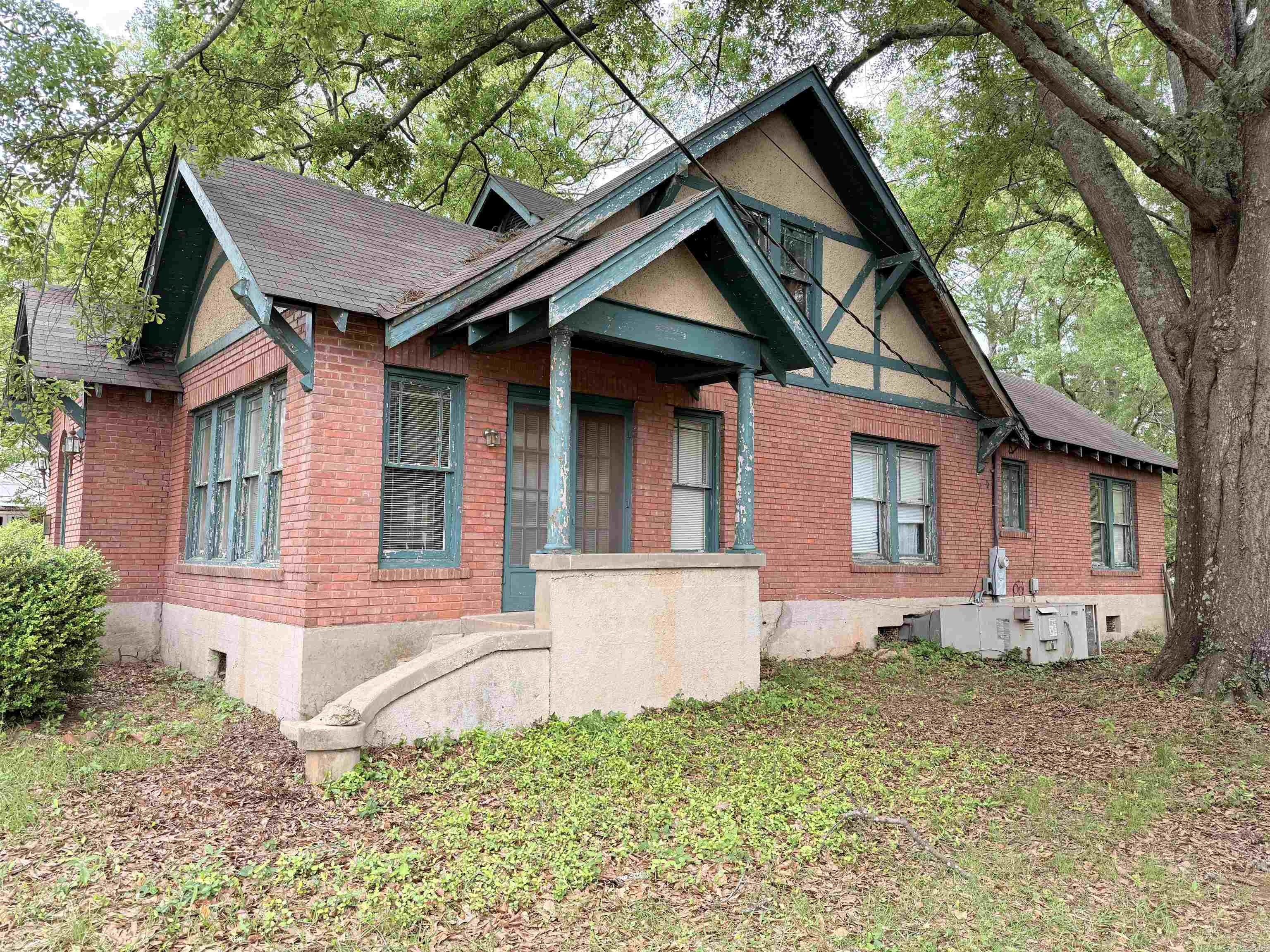 521 S Main  Monticello, AR