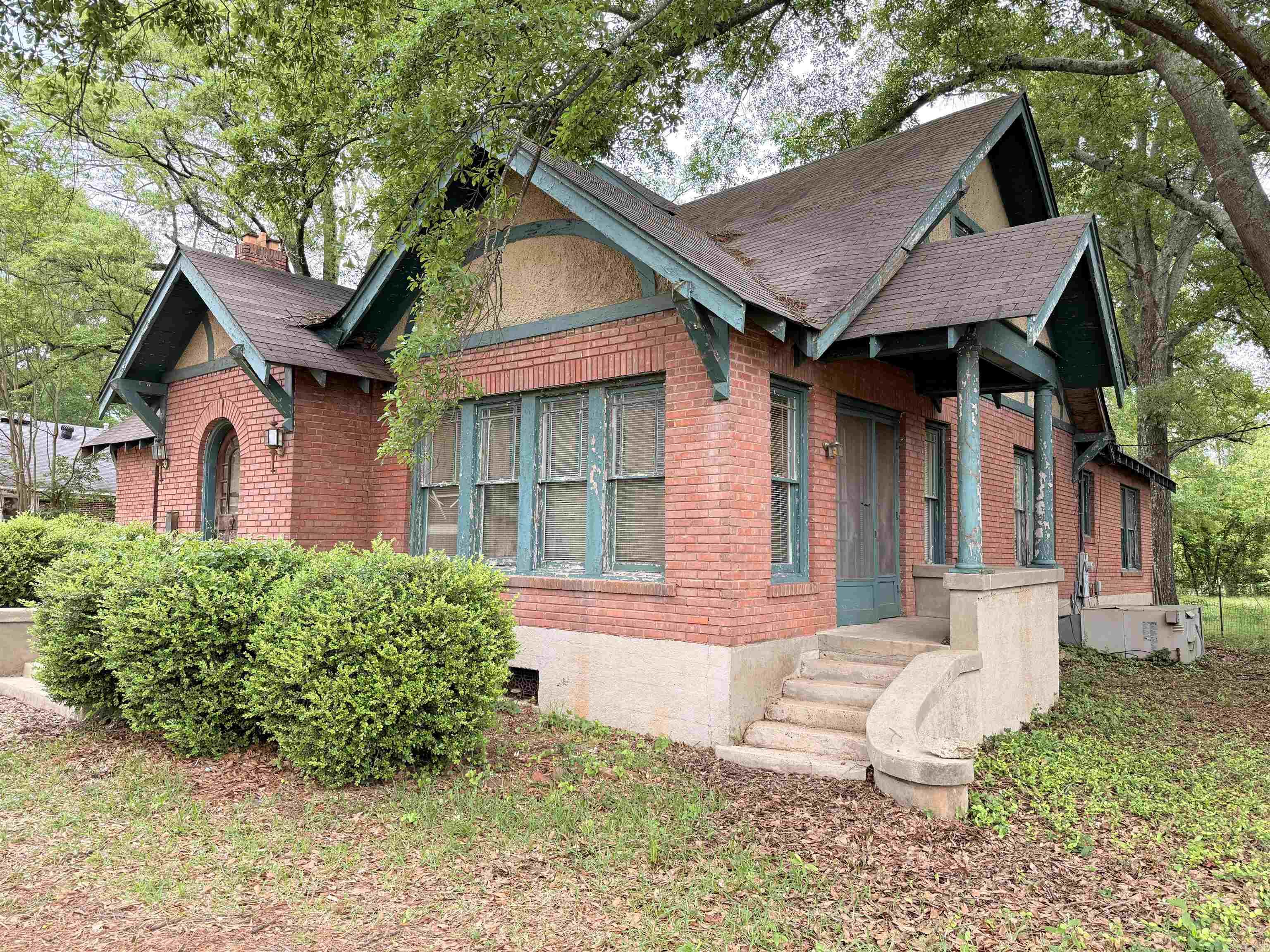 521 S Main  Monticello, AR