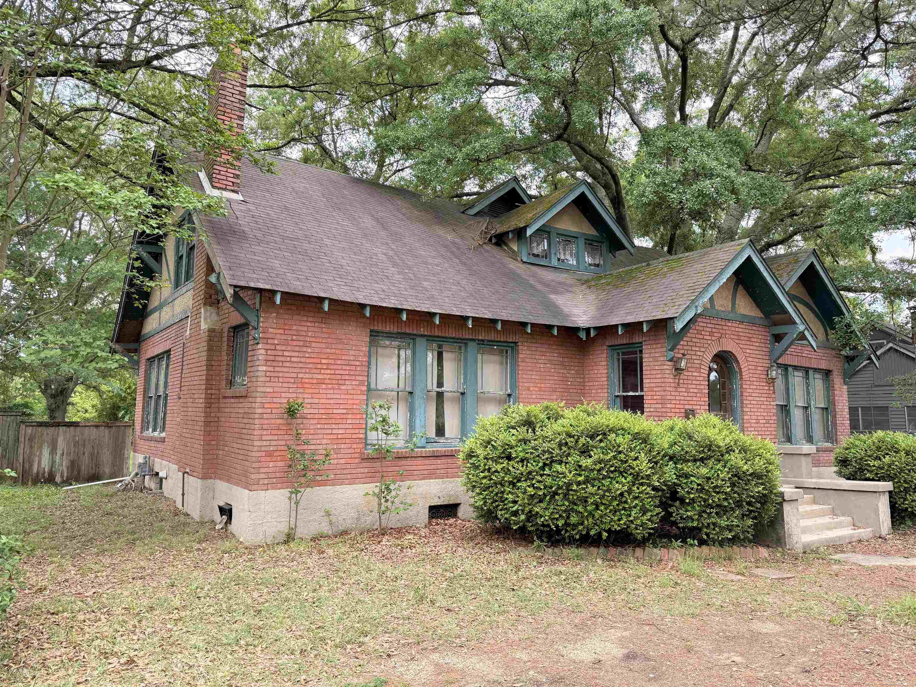 521 S Main  Monticello, AR