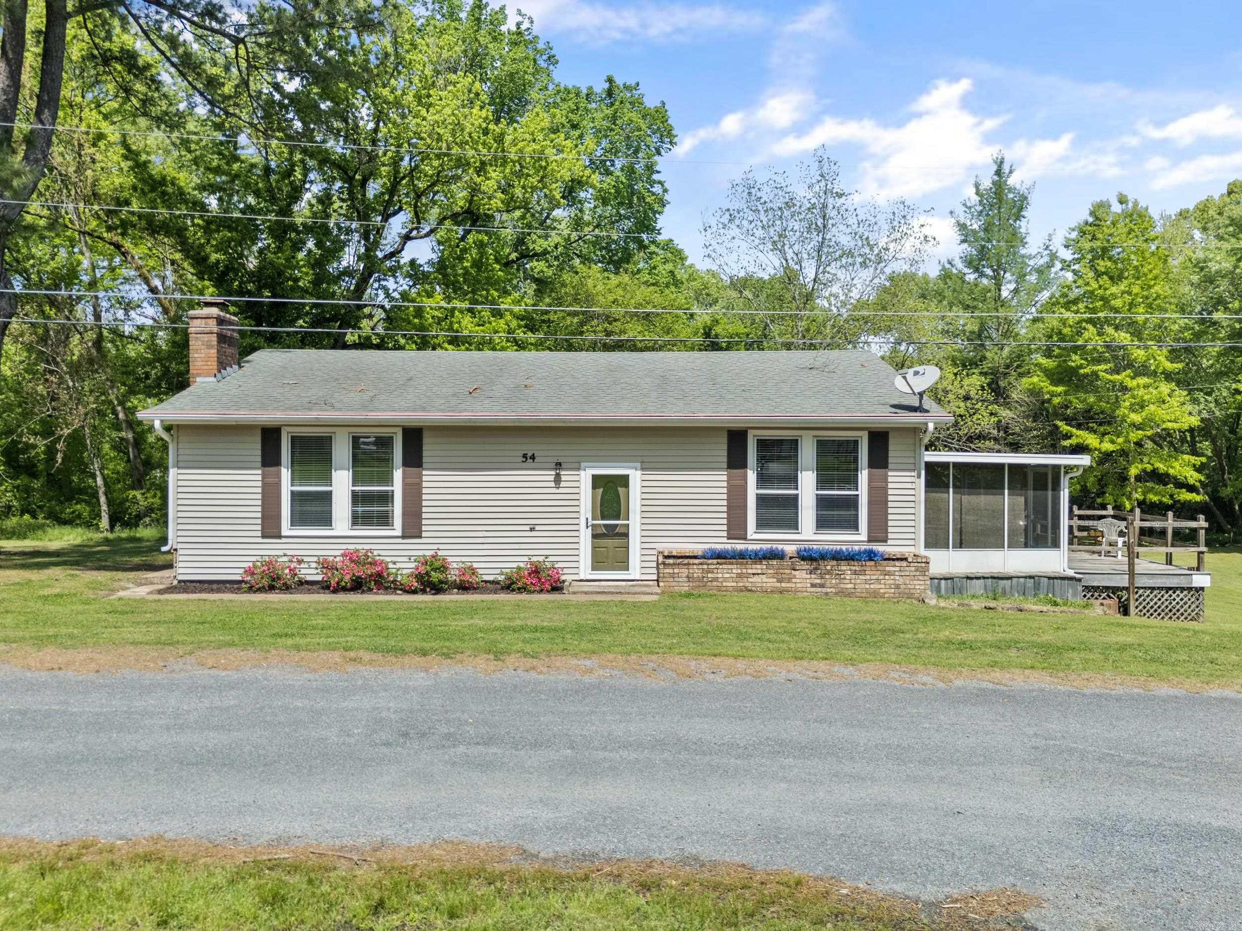 54 Riverside Dr