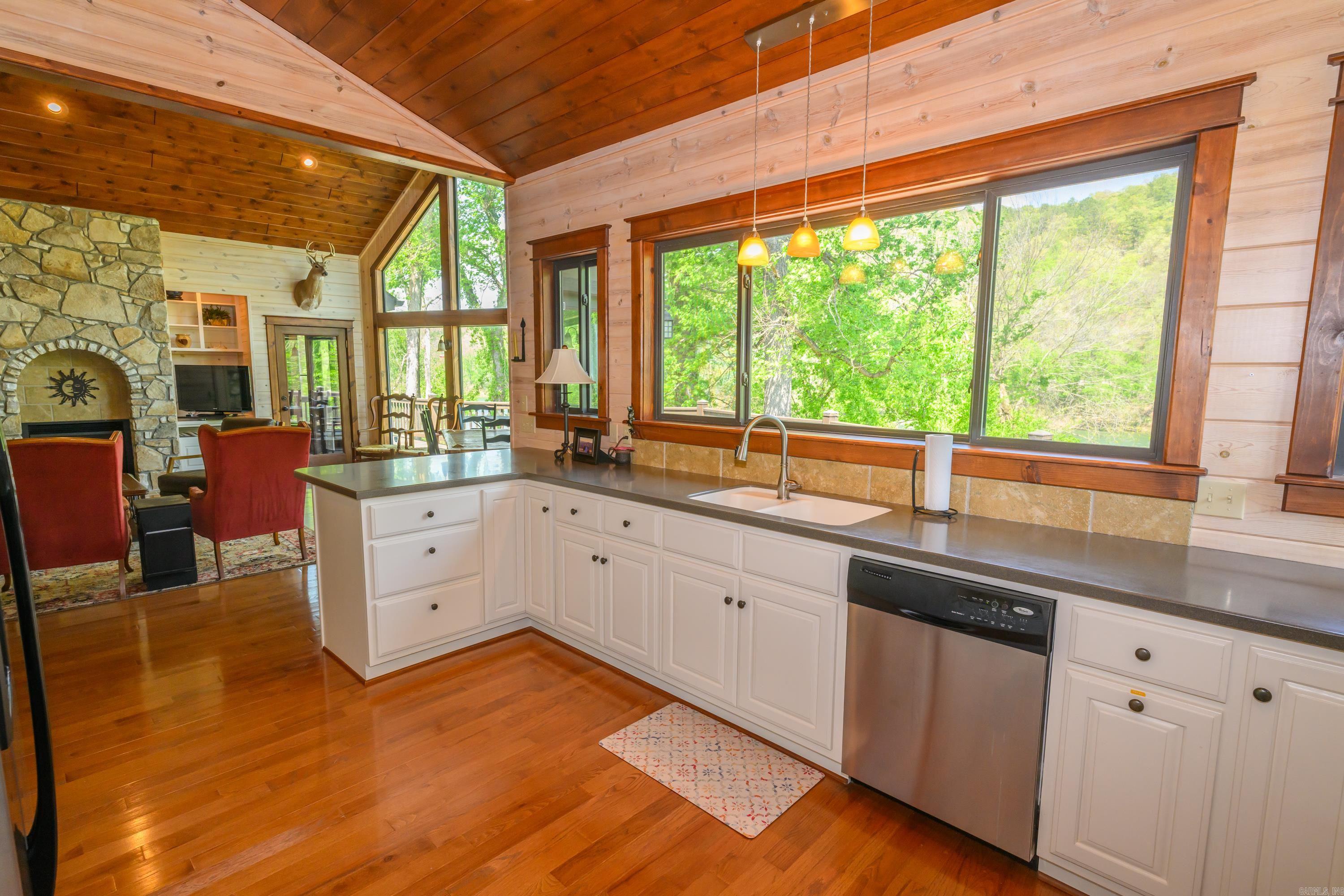349 off  McPhearson  Norfork, AR