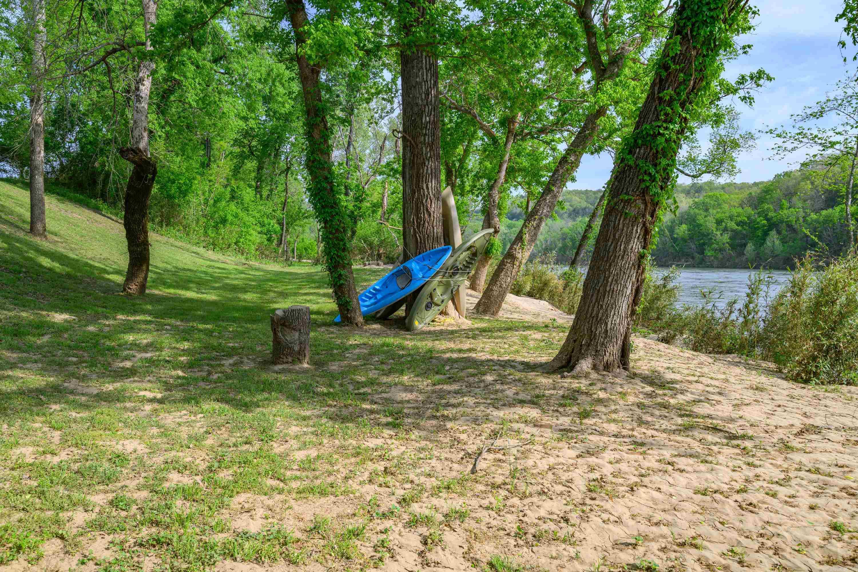 349 off  McPhearson  Norfork, AR
