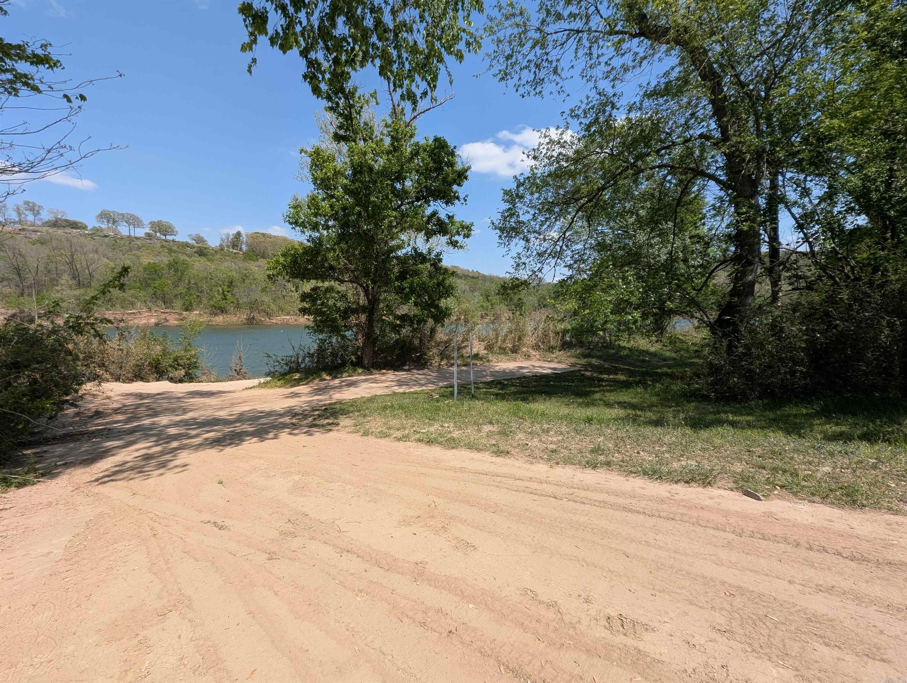 349 off  McPhearson  Norfork, AR