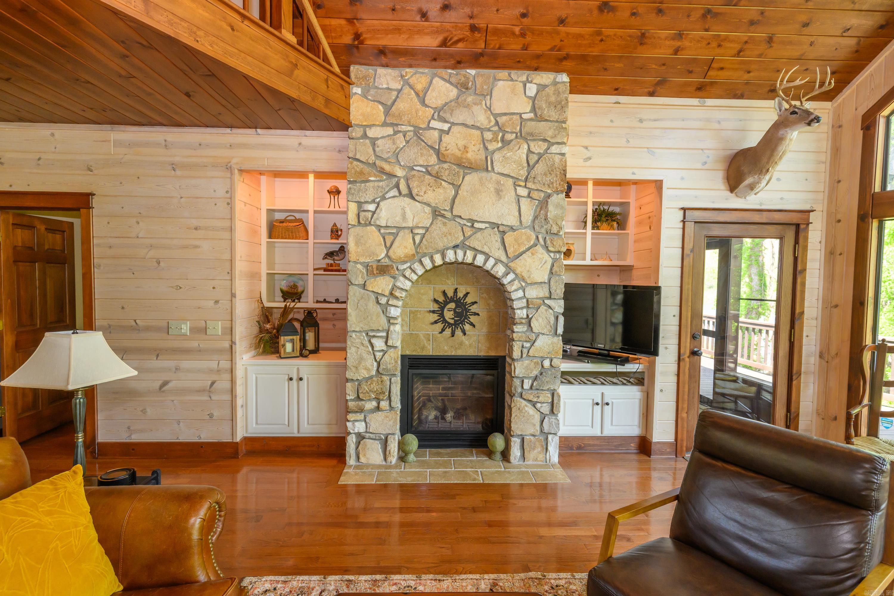 349 off  McPhearson  Norfork, AR