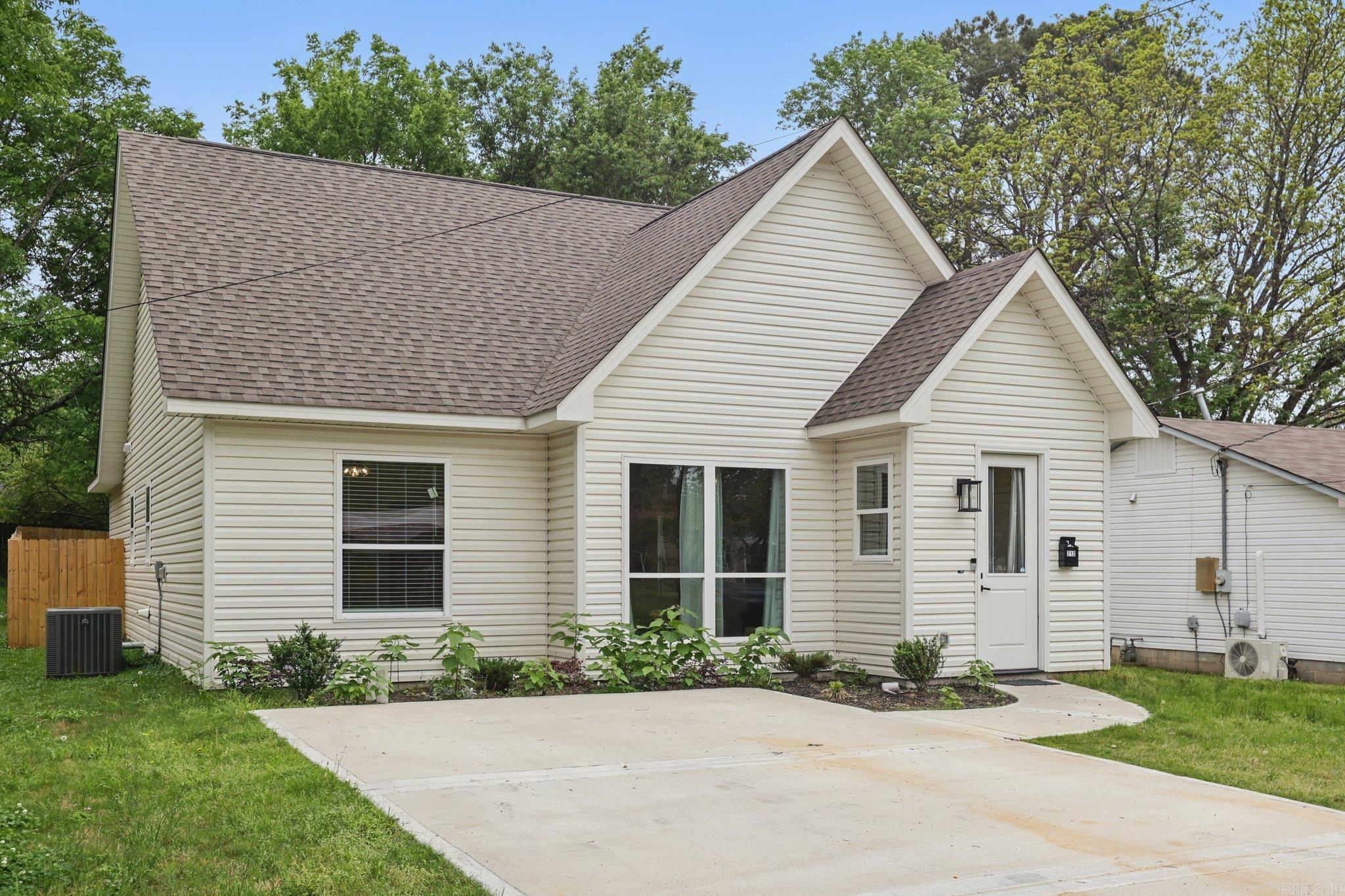 712 W Ashley  Benton, AR