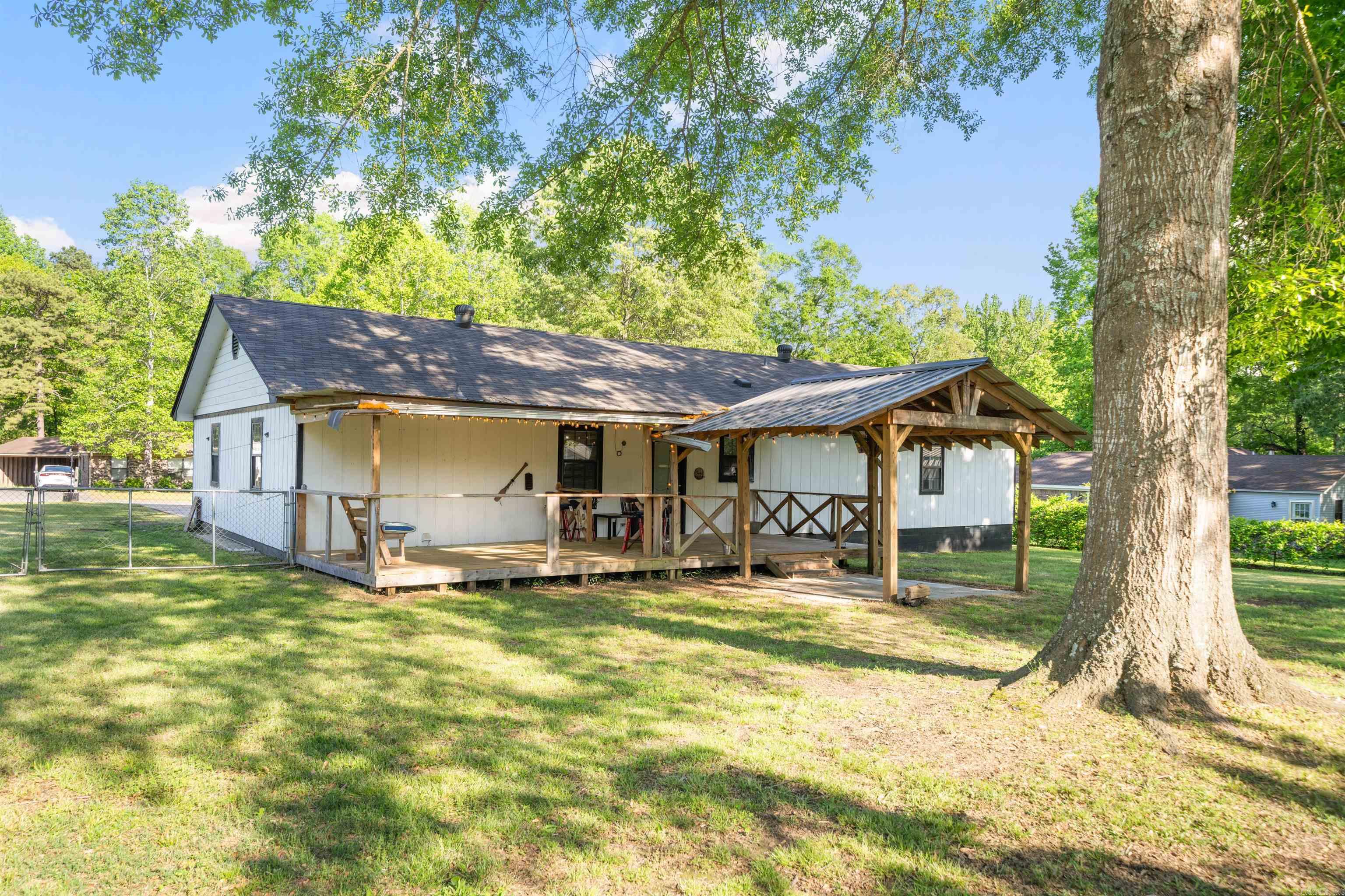 711 S Red  Sheridan, AR
