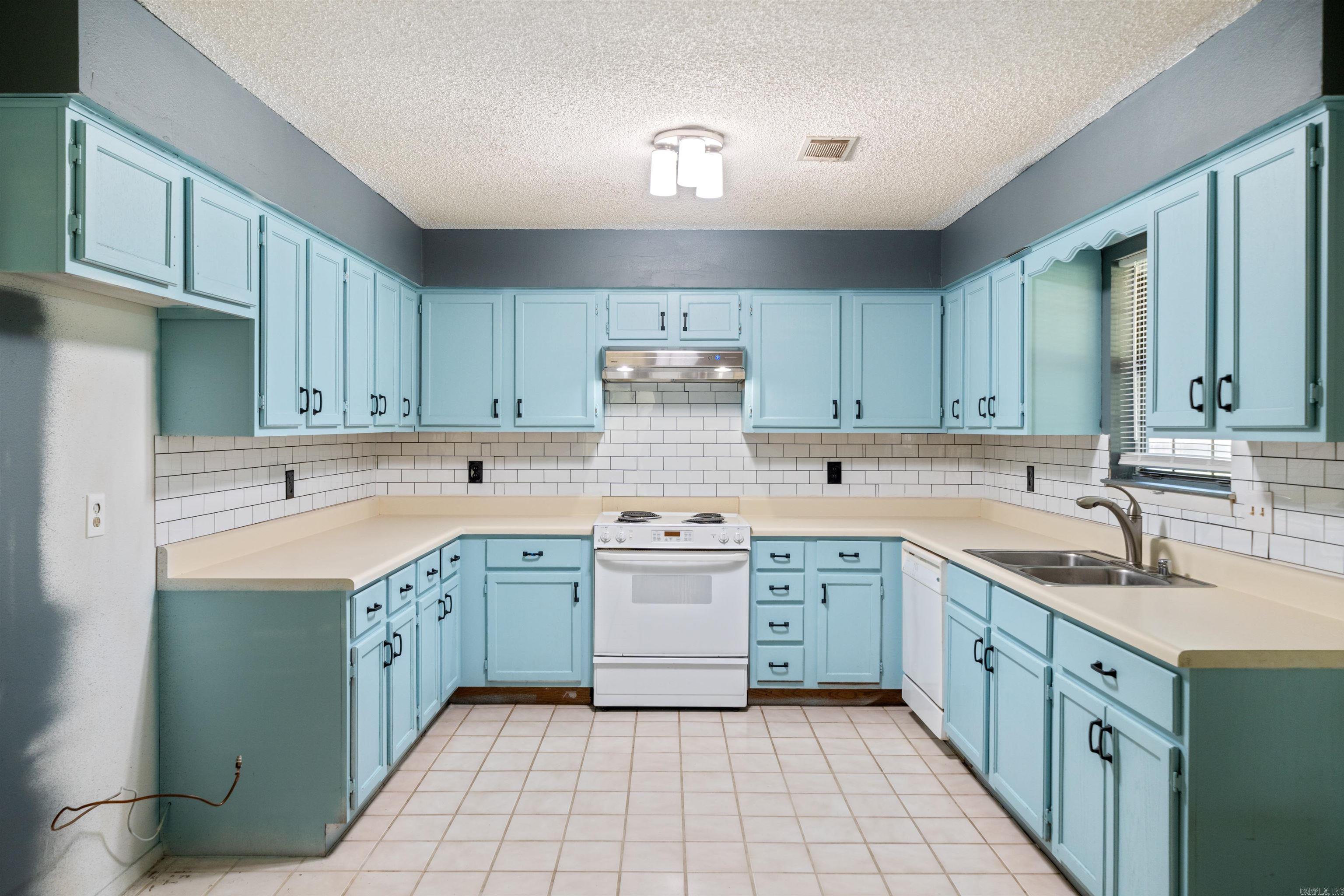 711 S Red  Sheridan, AR
