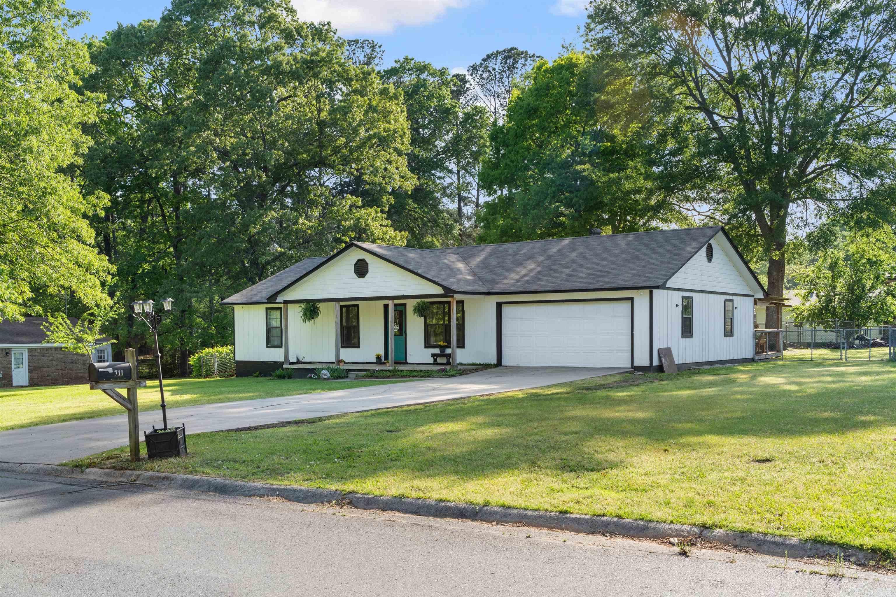 711 S Red  Sheridan, AR
