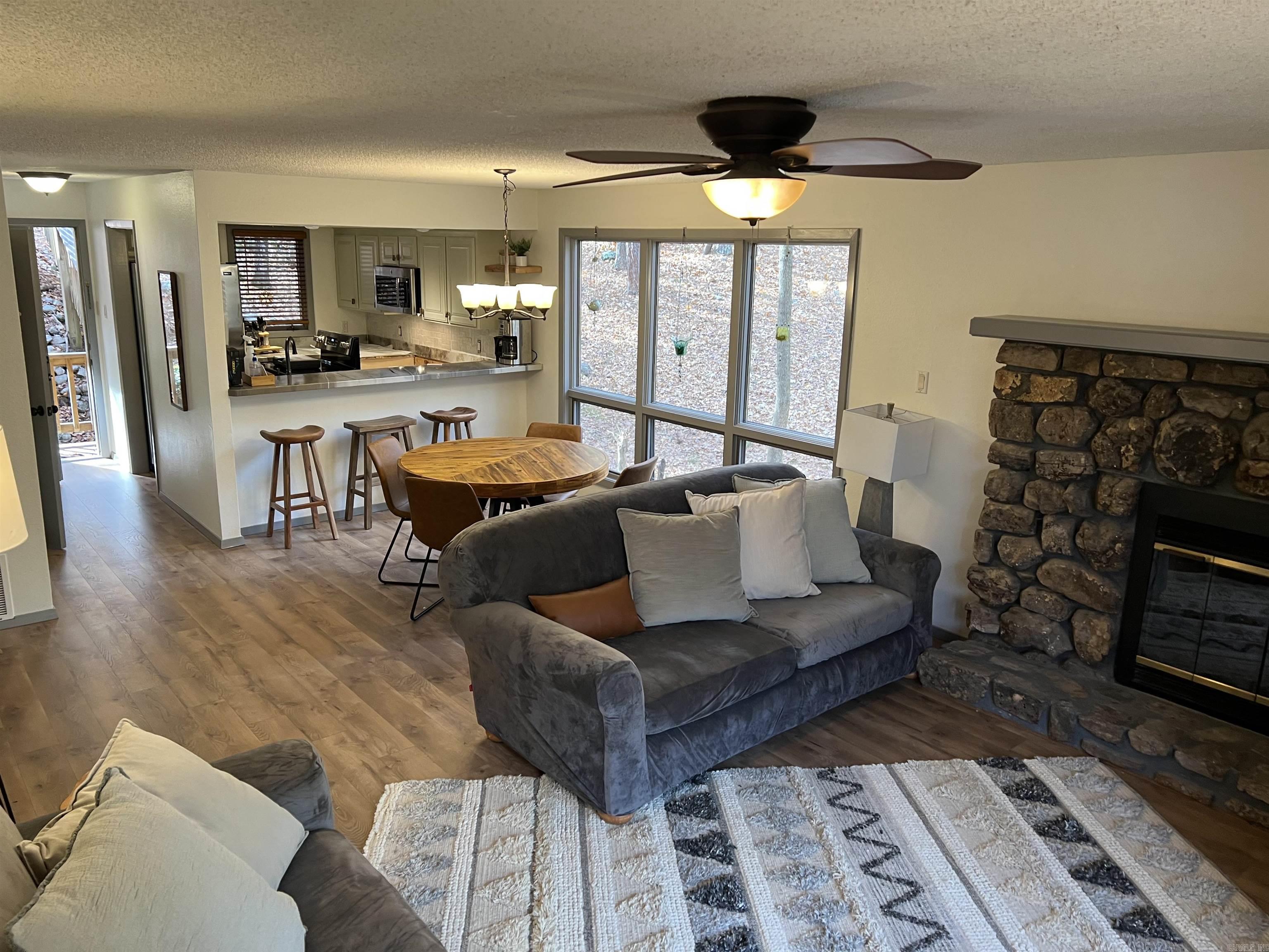 21  Pine  Mount Ida, AR