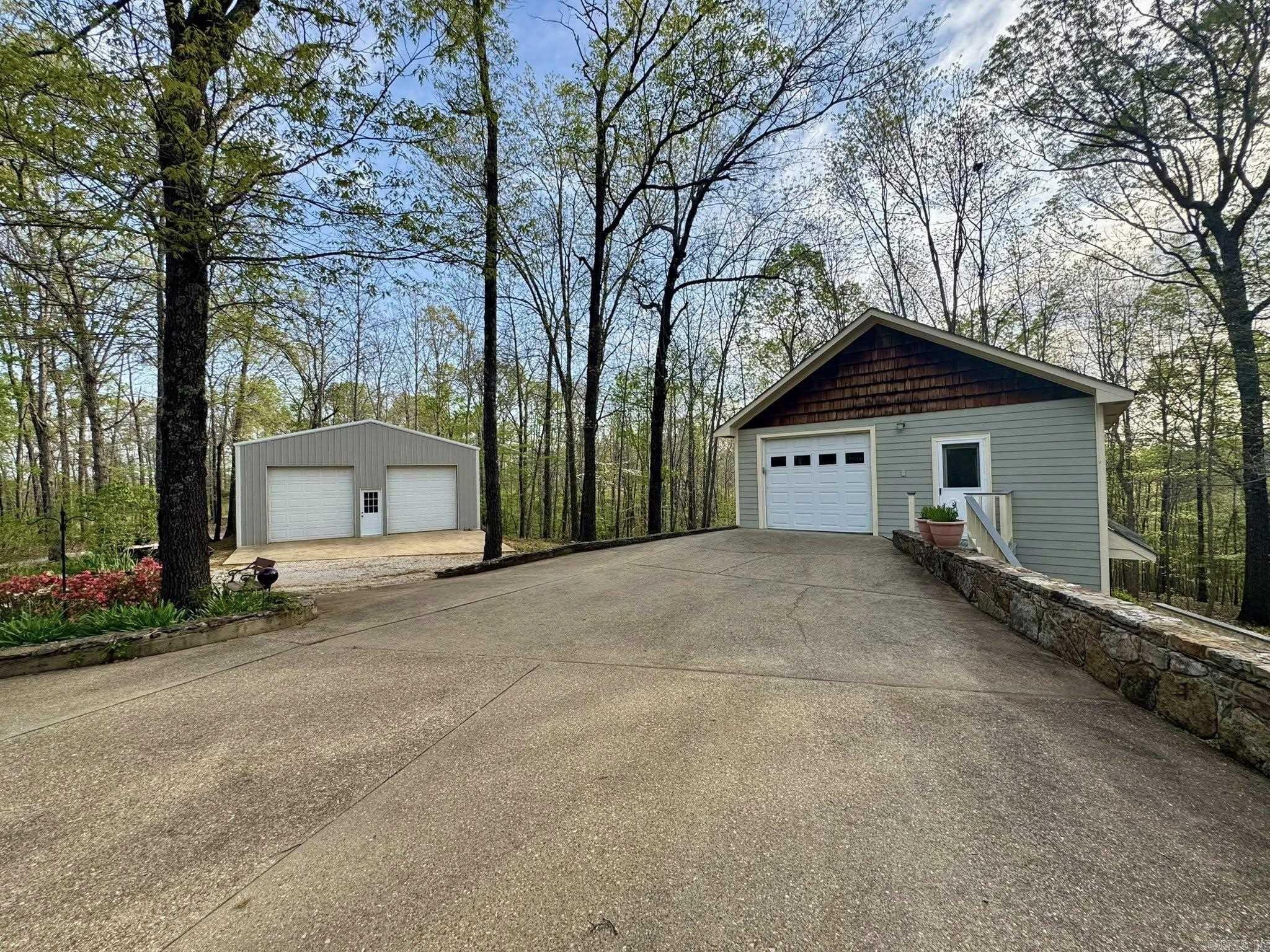 855 N Ridgeview  Mountain View, AR