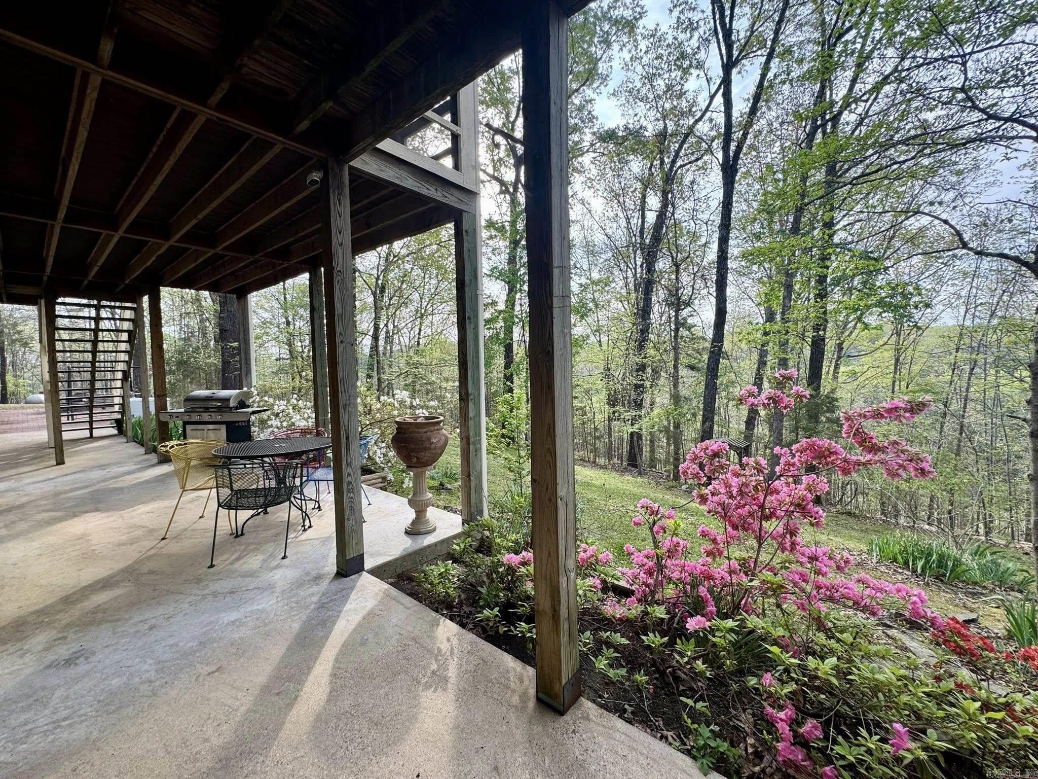 855 N Ridgeview  Mountain View, AR