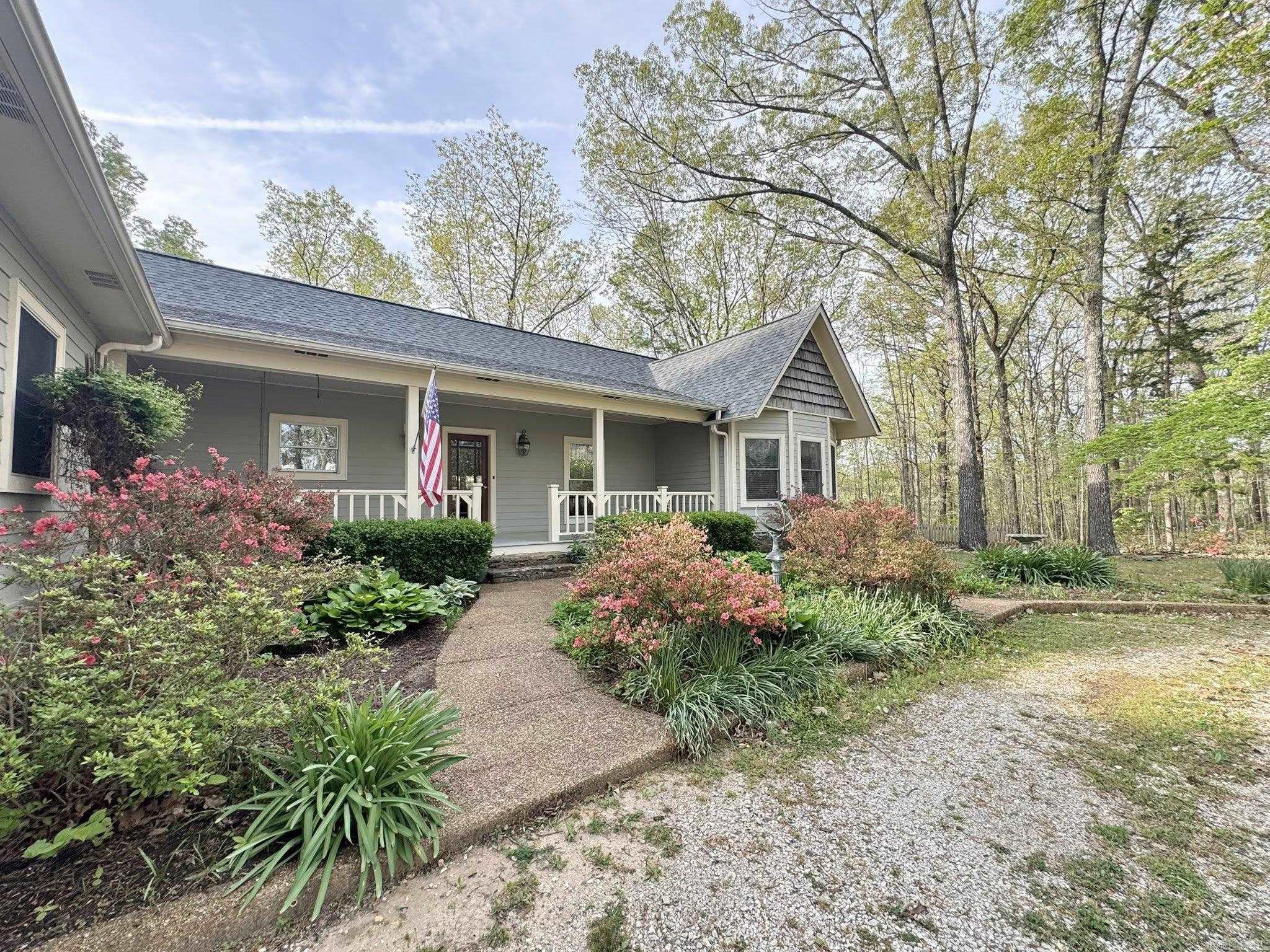 855 N Ridgeview  Mountain View, AR