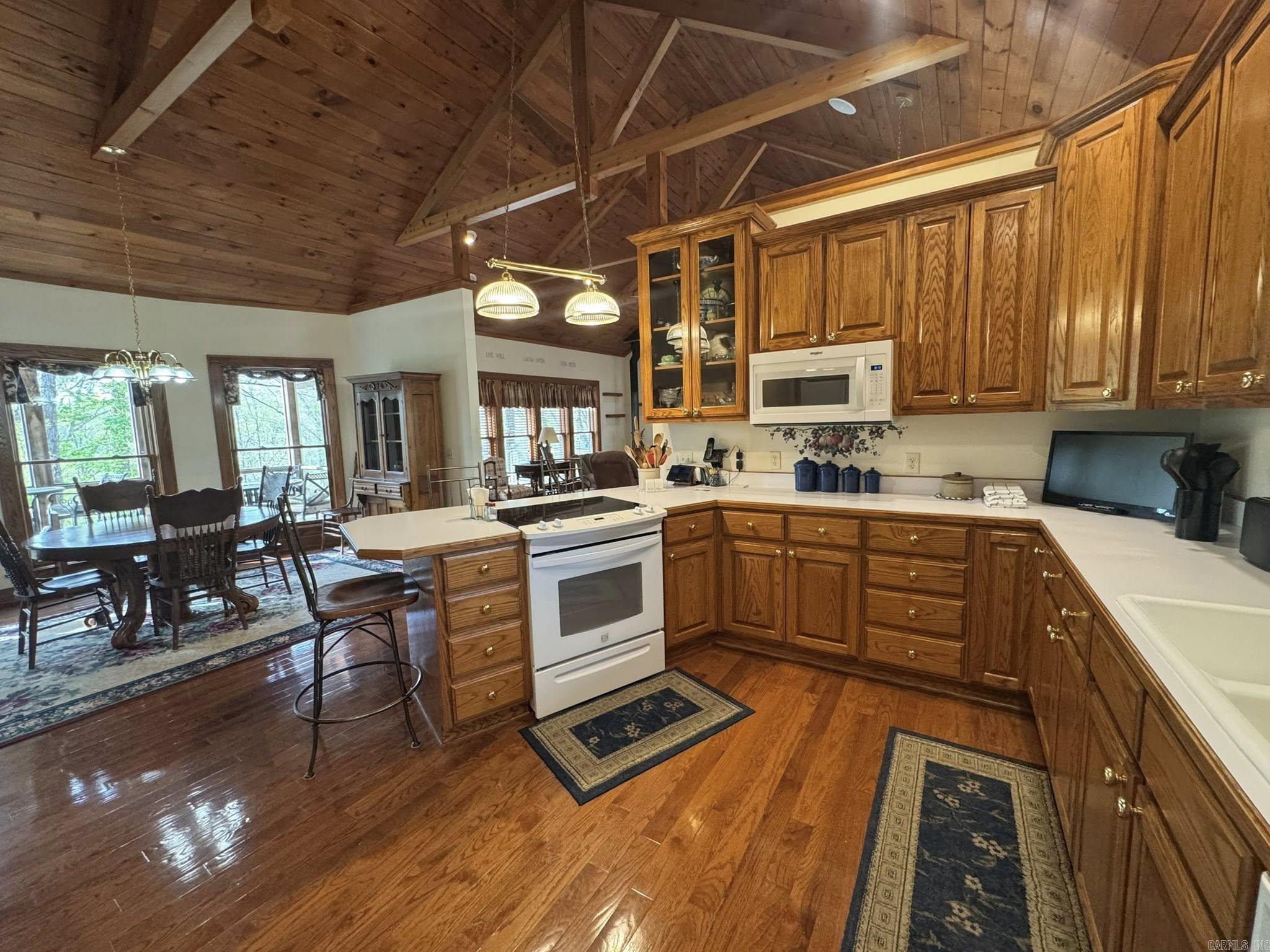 855 N Ridgeview  Mountain View, AR