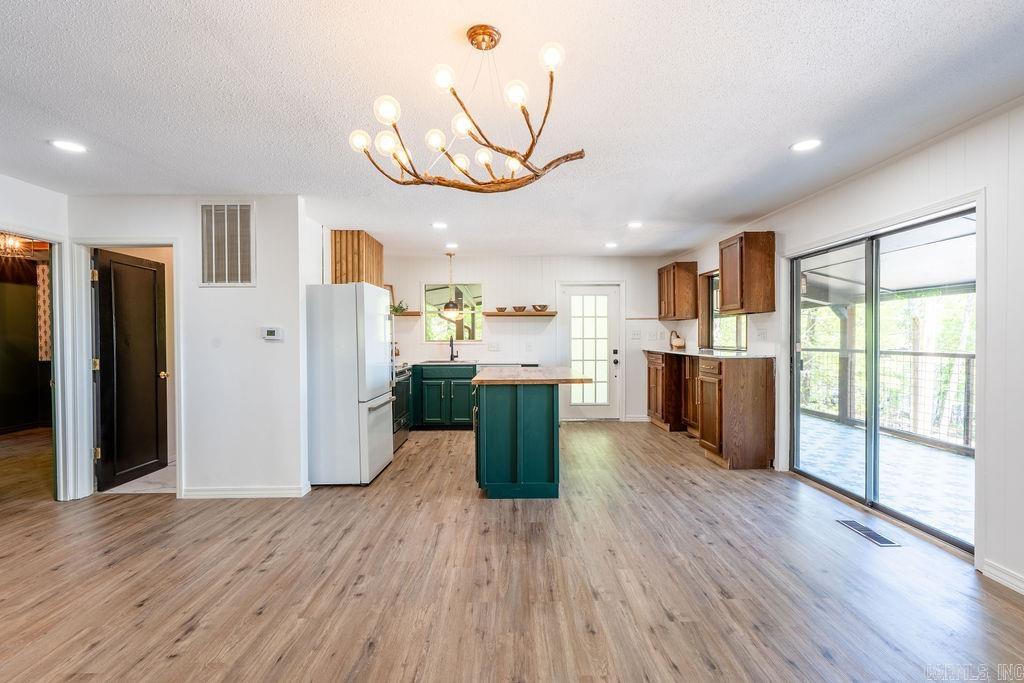 858  Dave Creek  Fairfield Bay, AR