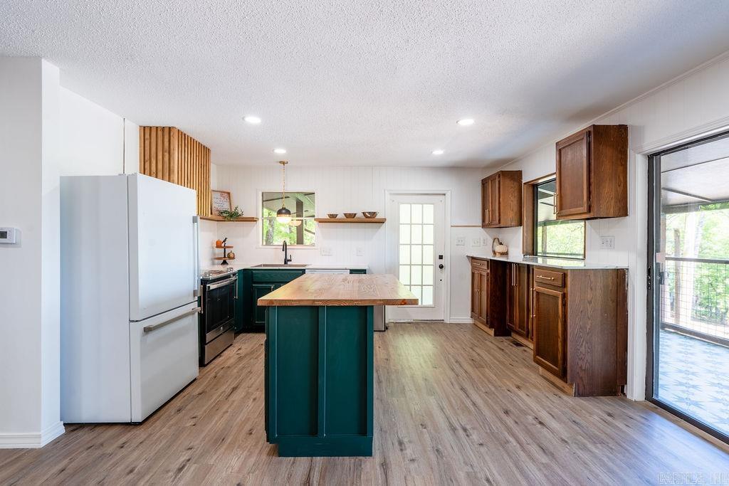 858  Dave Creek  Fairfield Bay, AR
