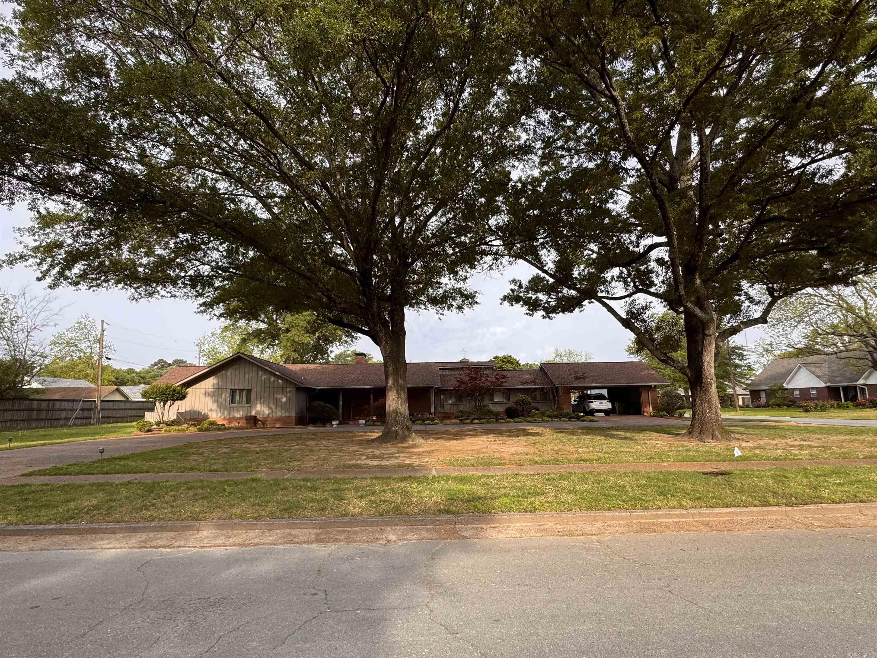 1002 S Lowe  Stuttgart, AR
