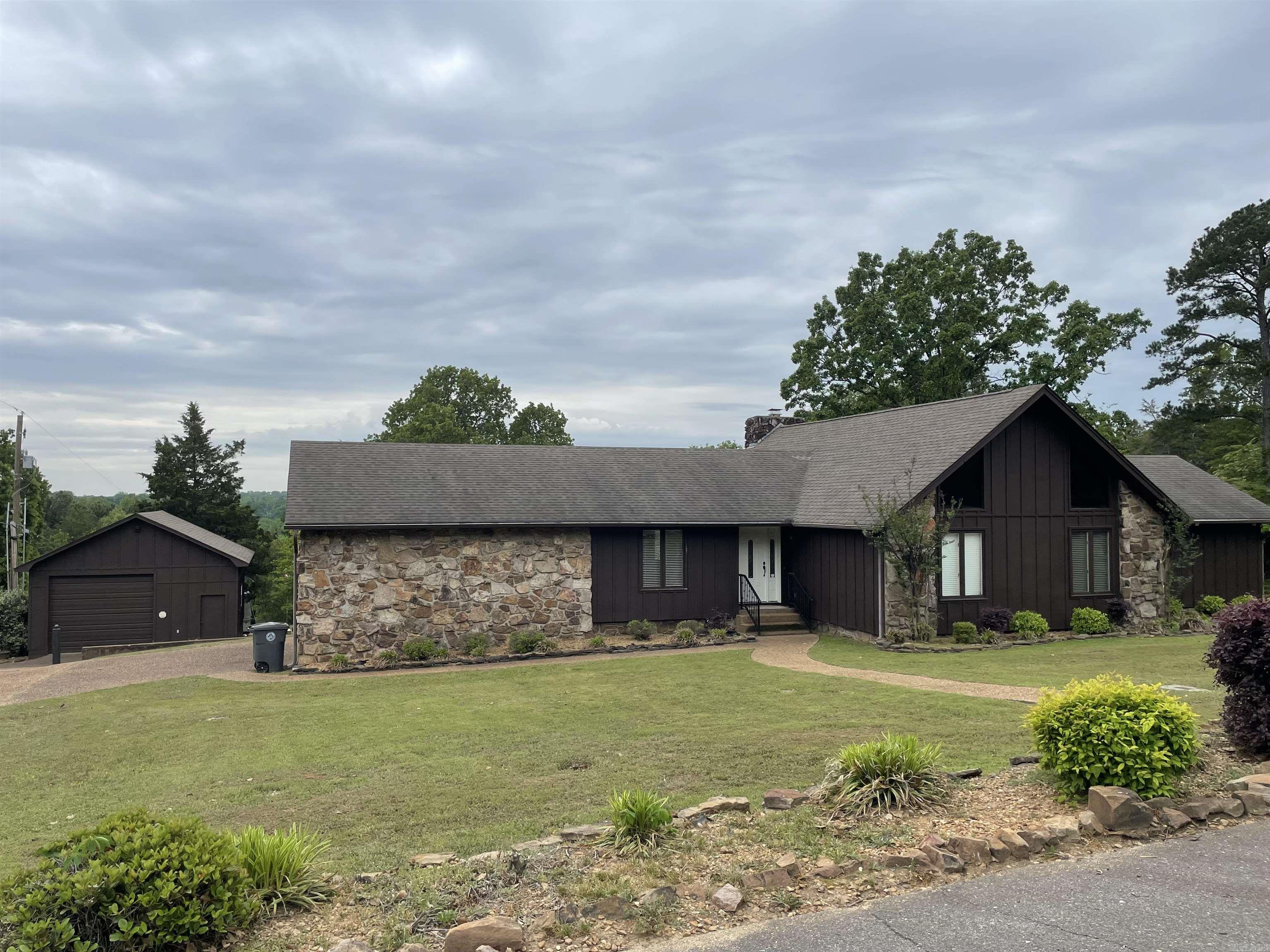1401  Headlee Dr  Searcy, AR