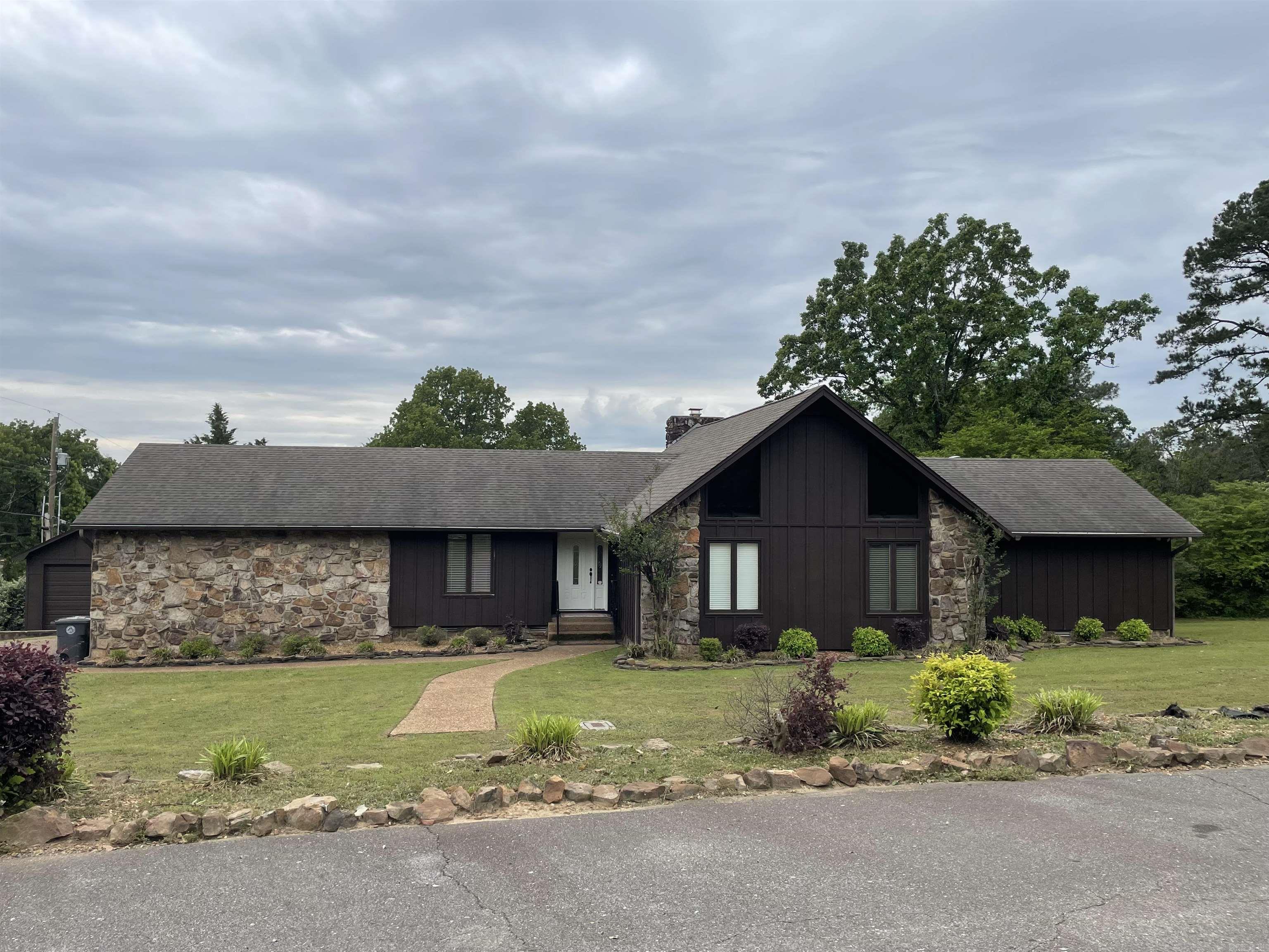 1401  Headlee Dr  Searcy, AR