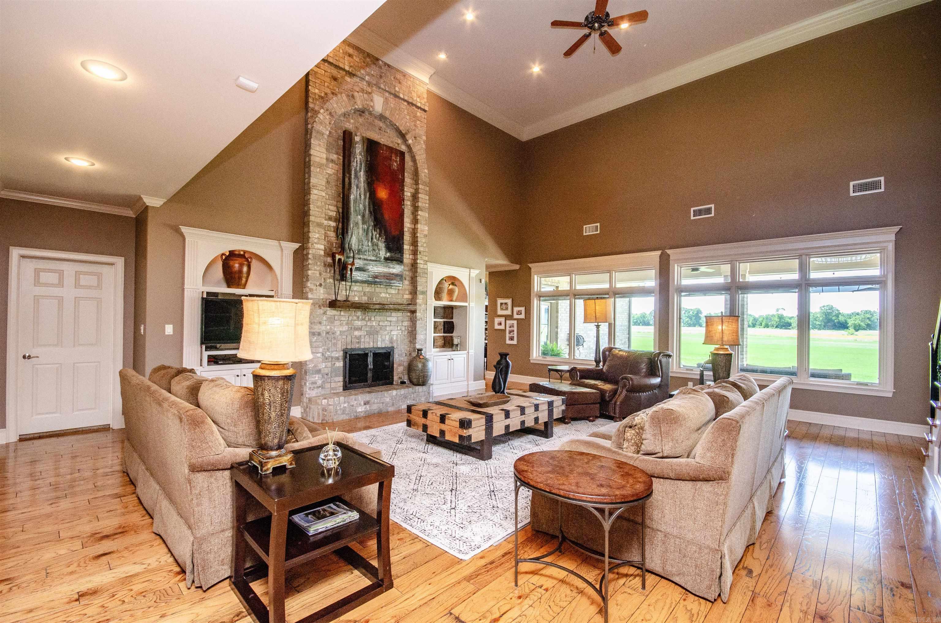 54 Middle Road Conway, AR 72032