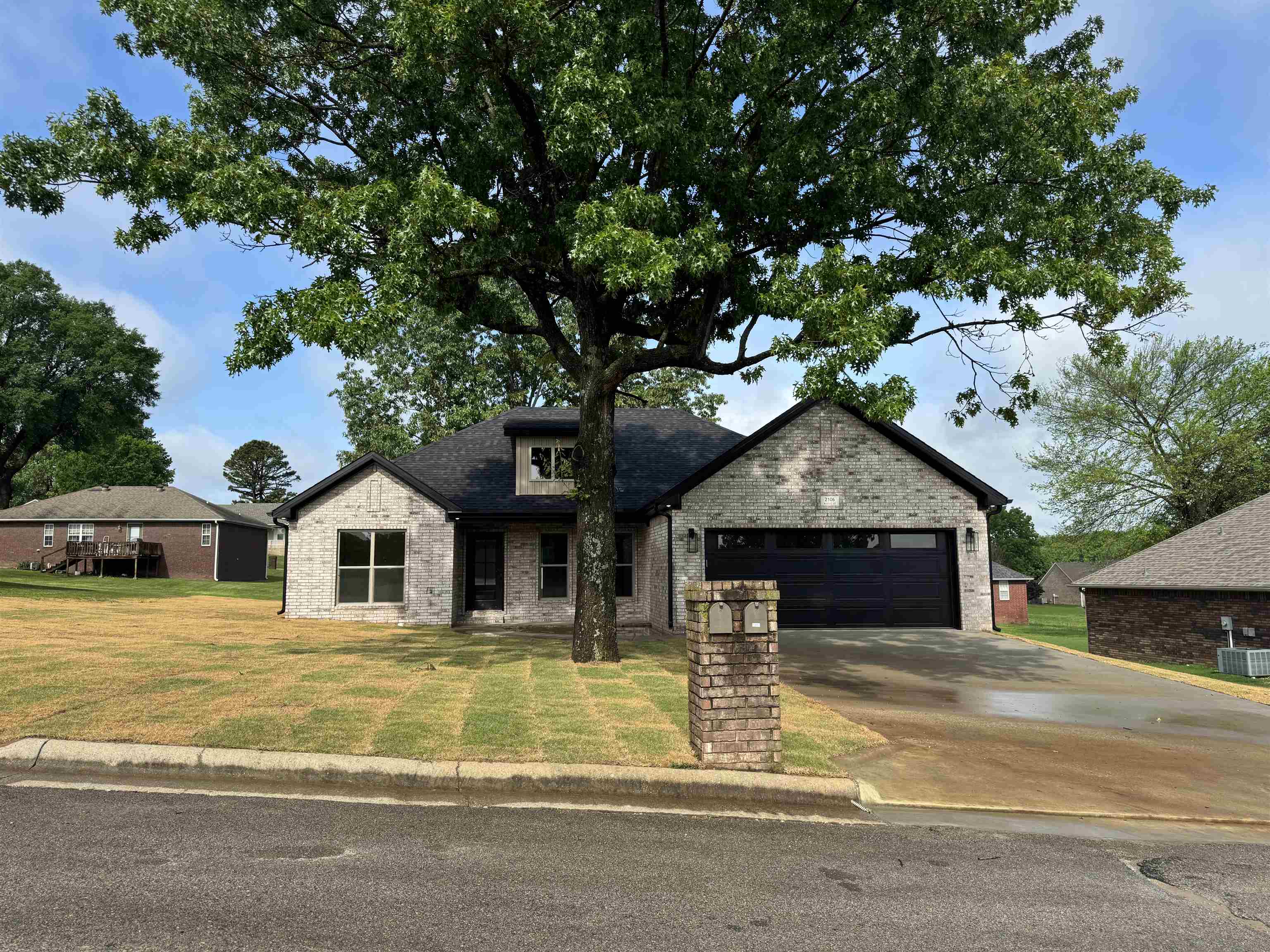 2106 N 8 1/2 St  Paragould, AR