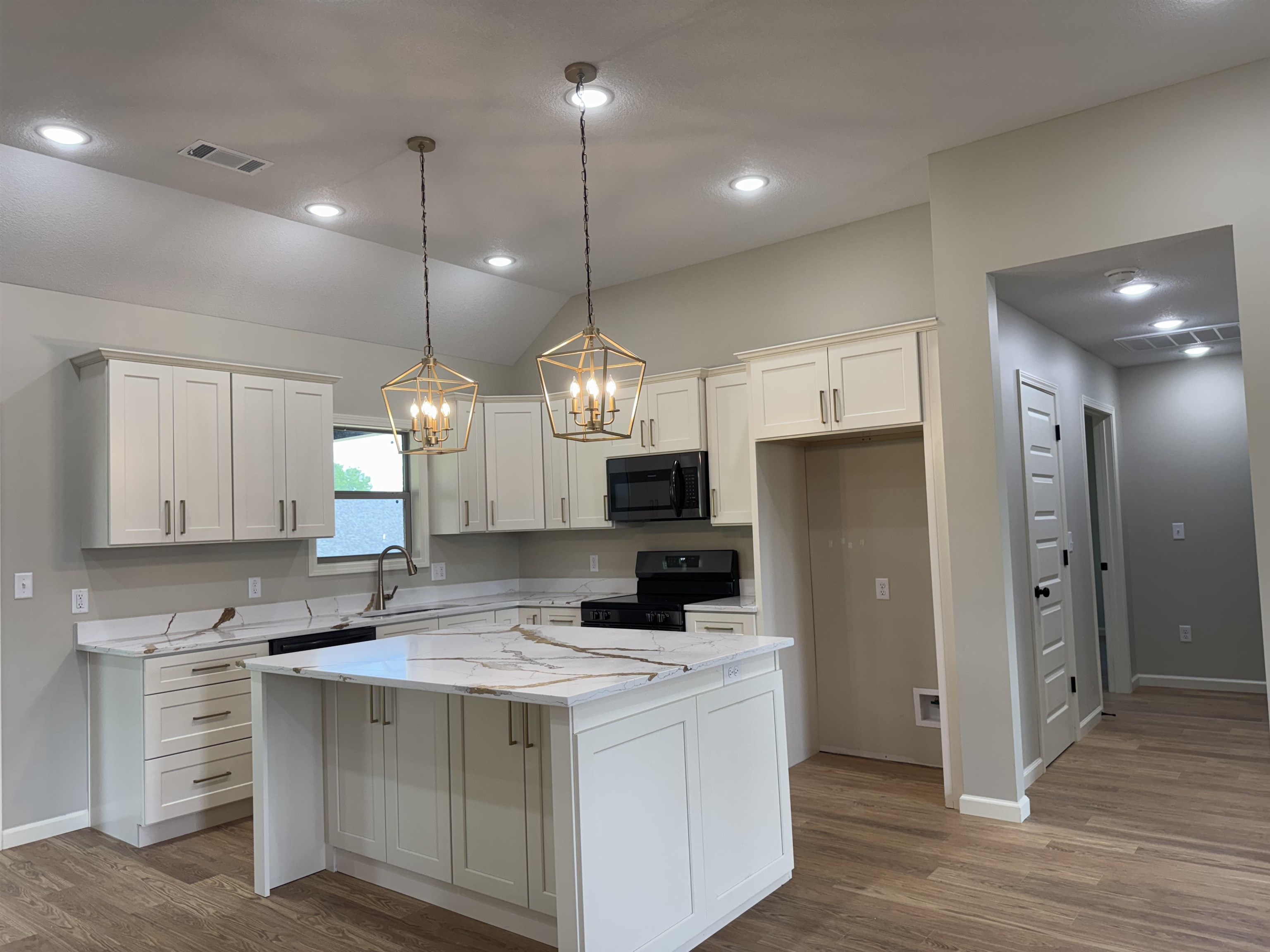 2106 N 8 1/2 St  Paragould, AR