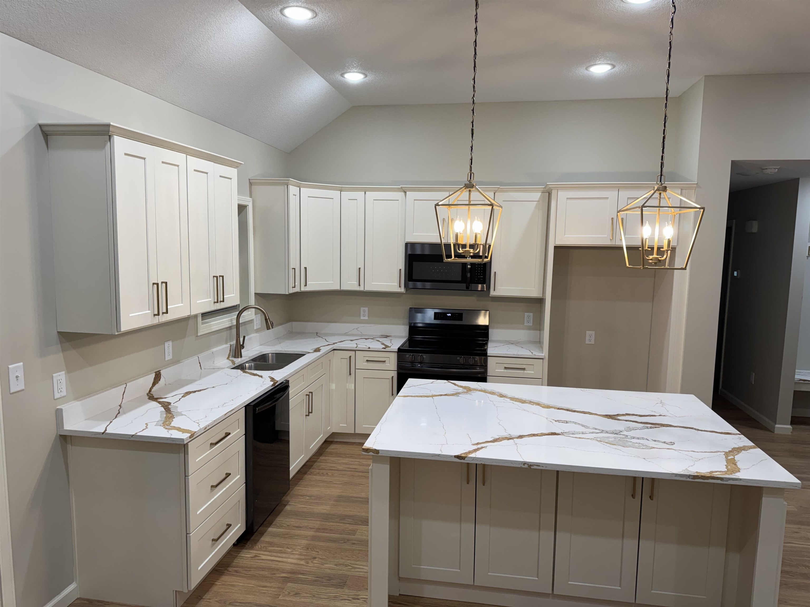 2106 N 8 1/2 St  Paragould, AR