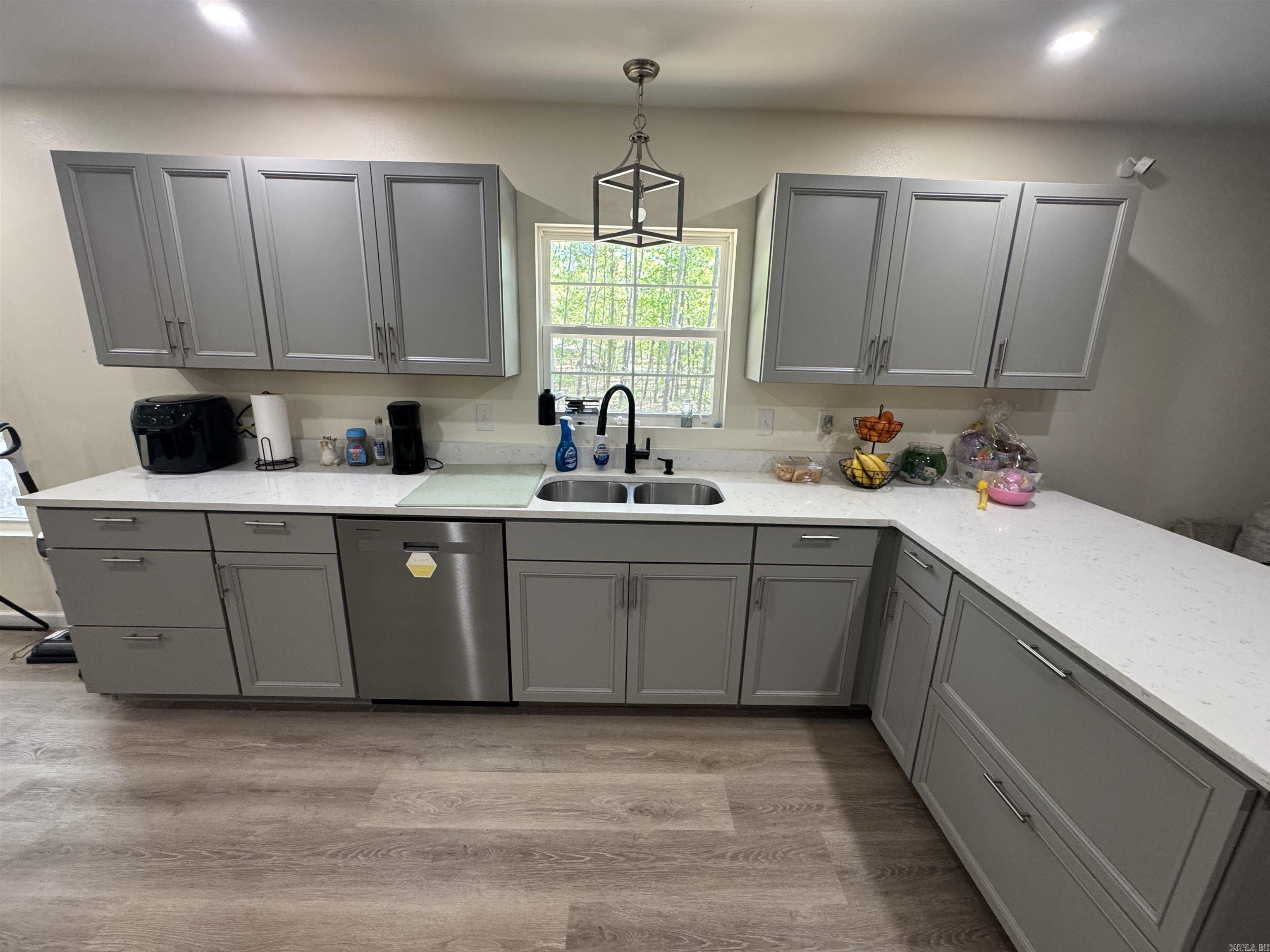 27265  Neighborhood  Hensley, AR