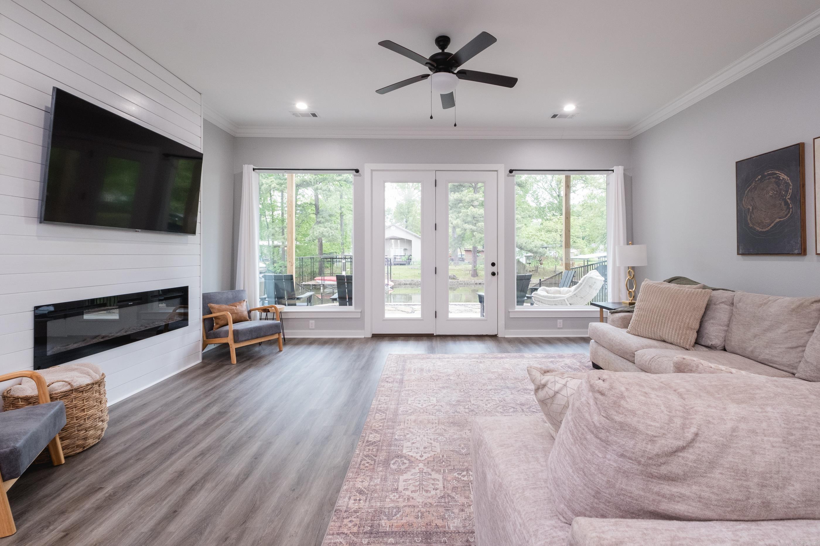 215  Long Beach Drive  Hot Springs, AR