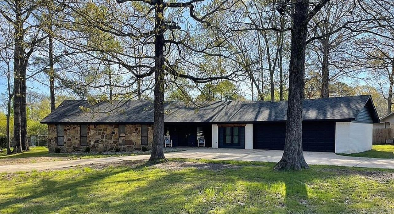 712 Oak Manor Drive