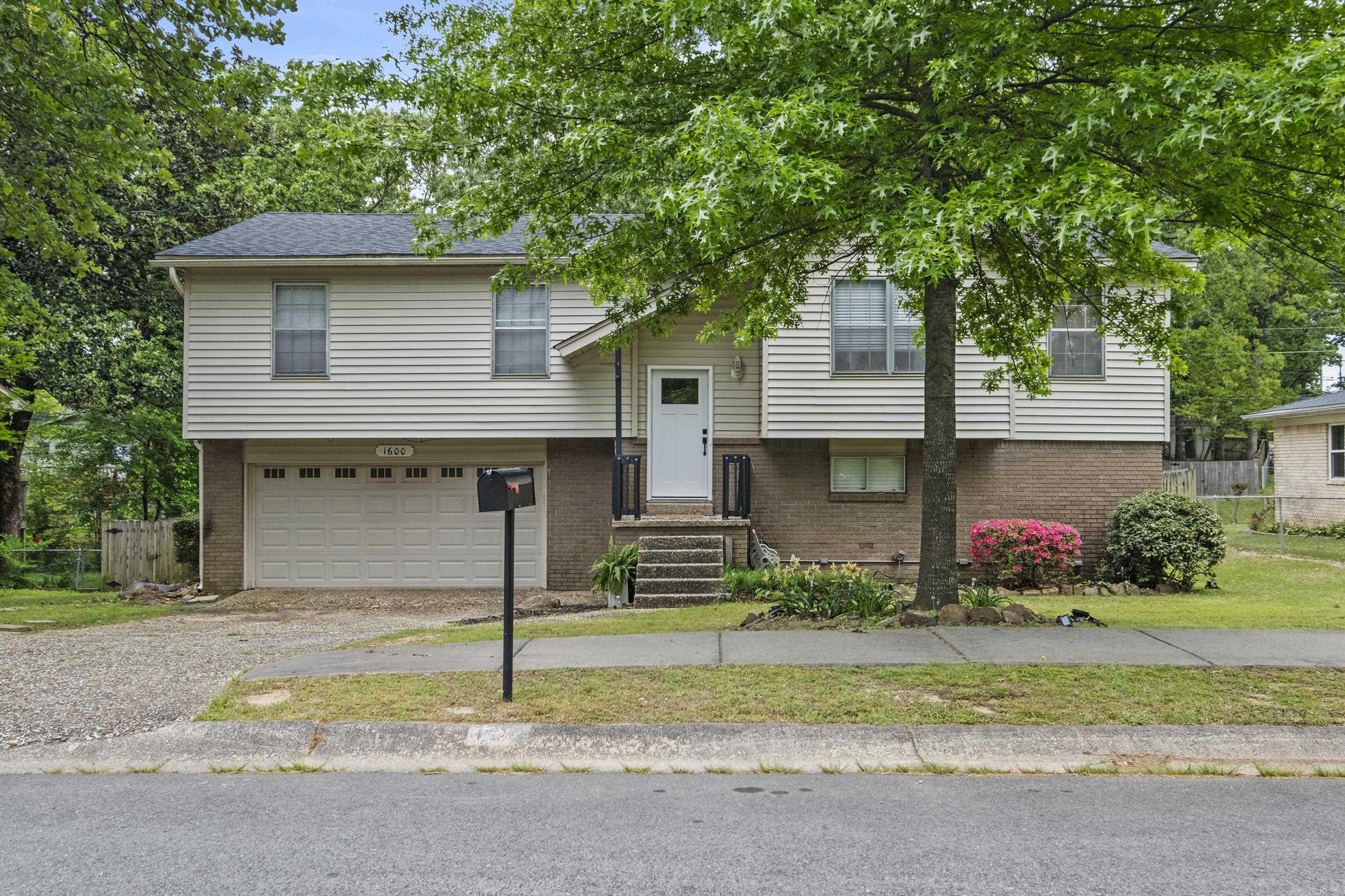 1600  Beresford  North Little Rock, AR