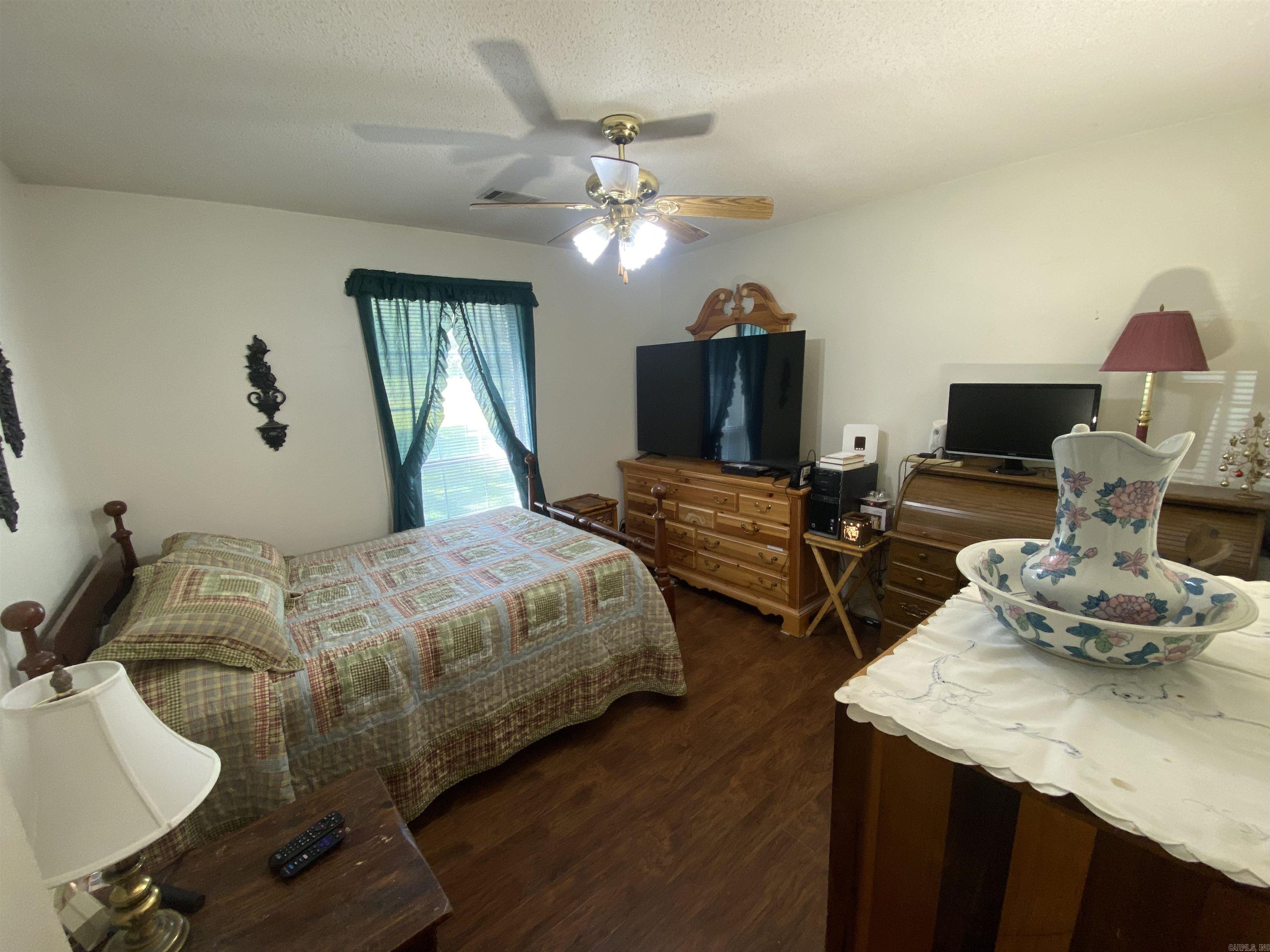 122  Jamie  Beebe, AR
