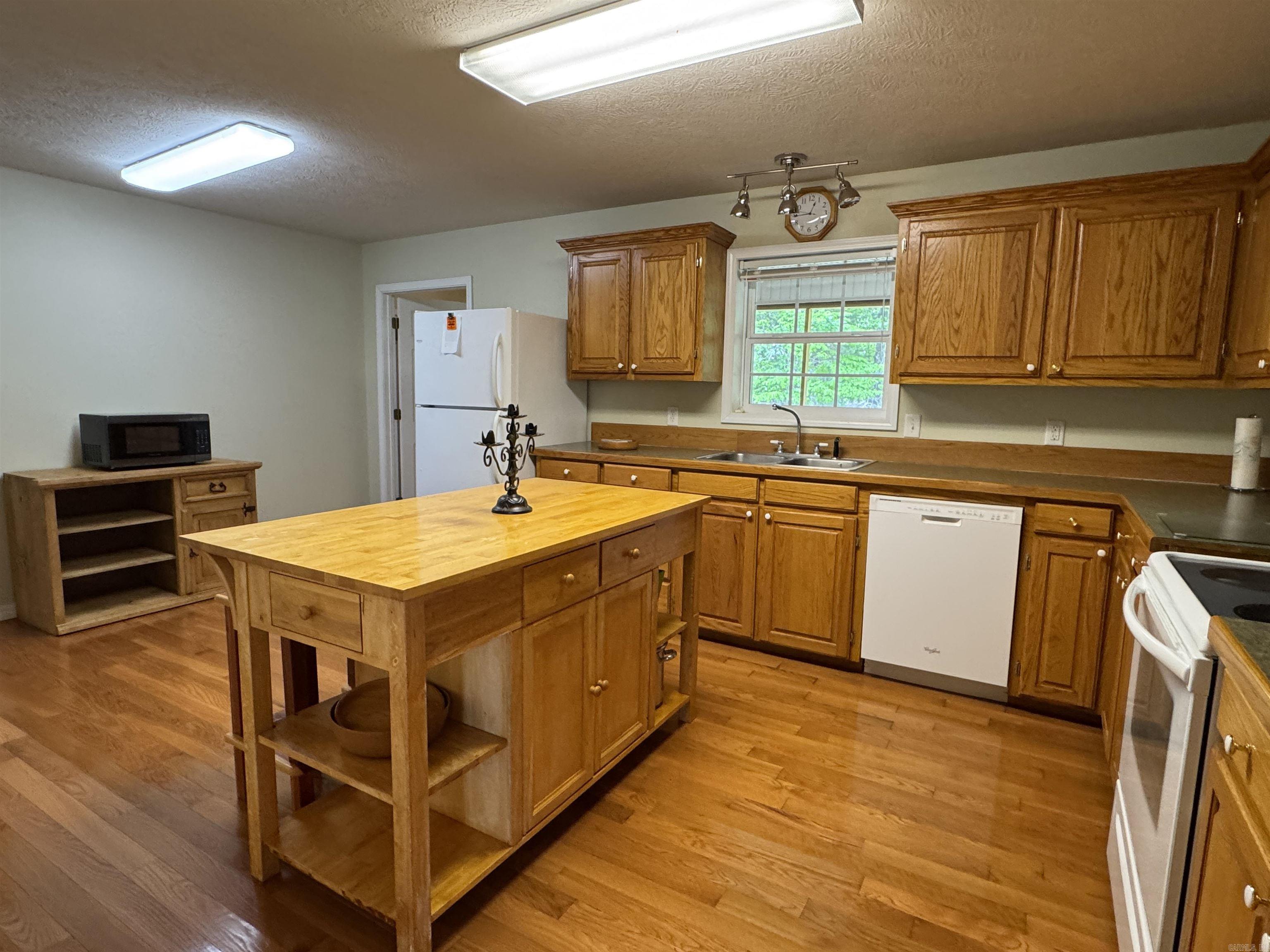 884  Lakehill  Peel, AR