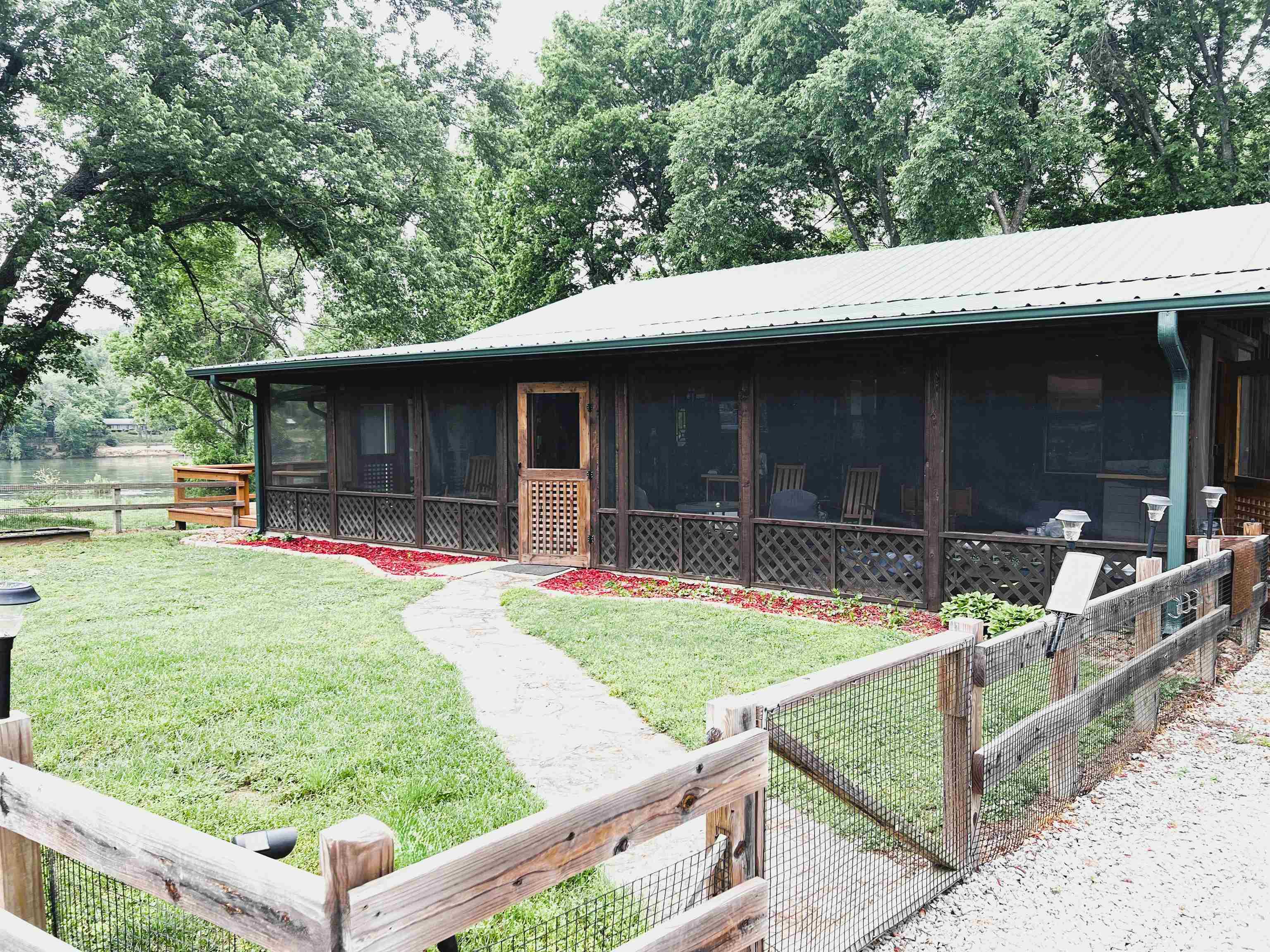 858 N Riverview 892 N Riverview Lane Mountain View, AR