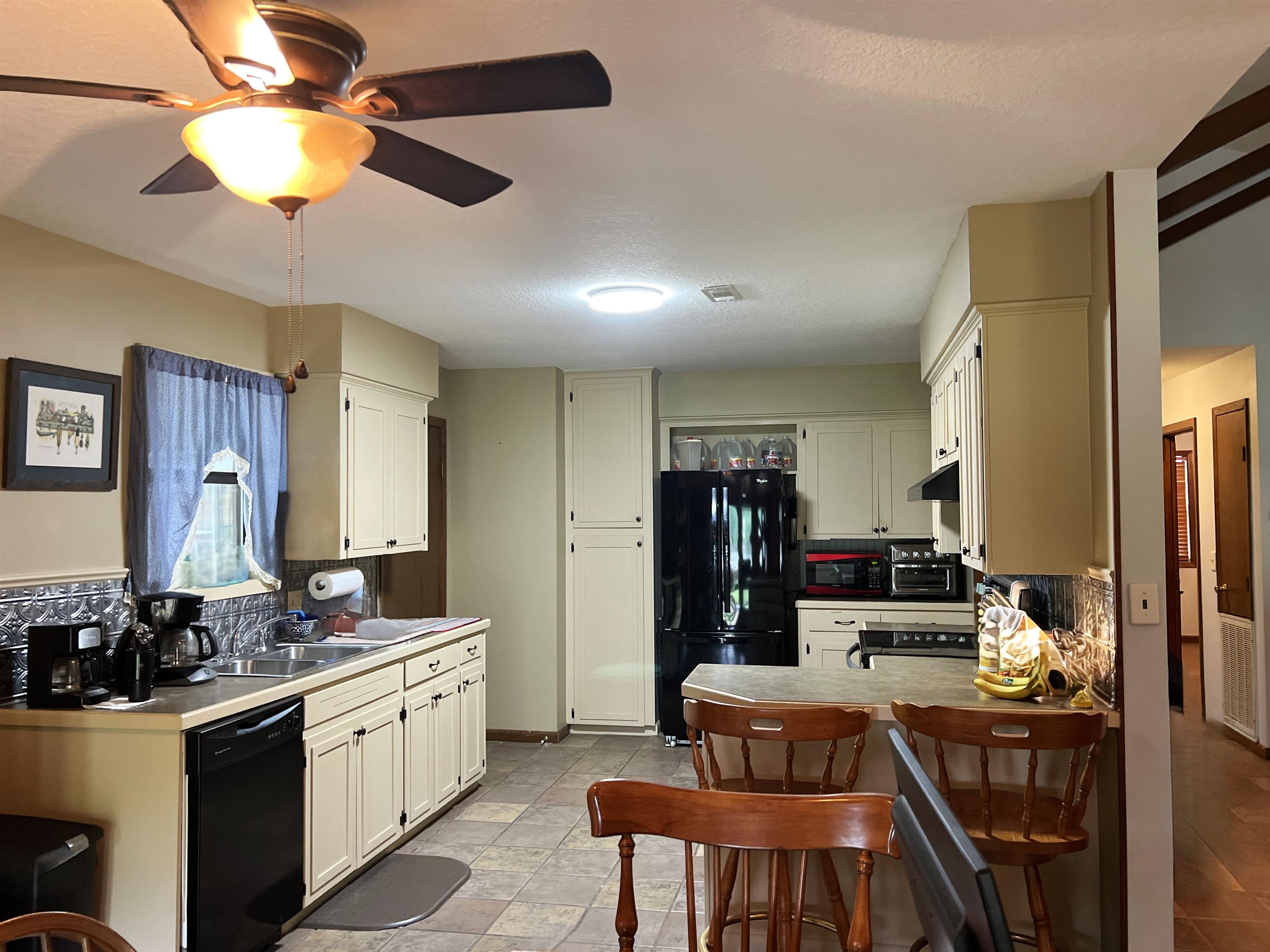 858 N Riverview 892 N Riverview Lane Mountain View, AR