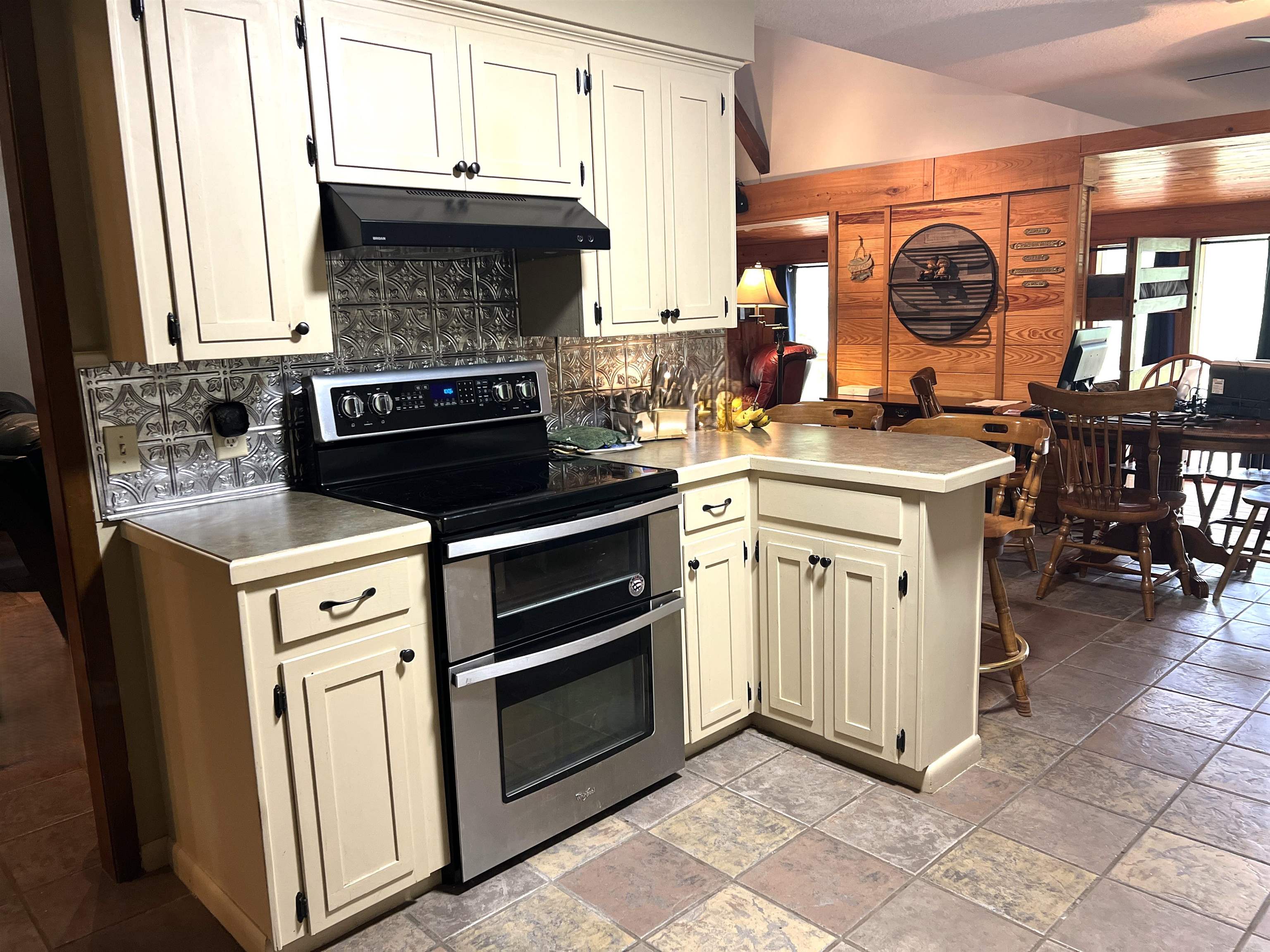 858 N Riverview 892 N Riverview Lane Mountain View, AR