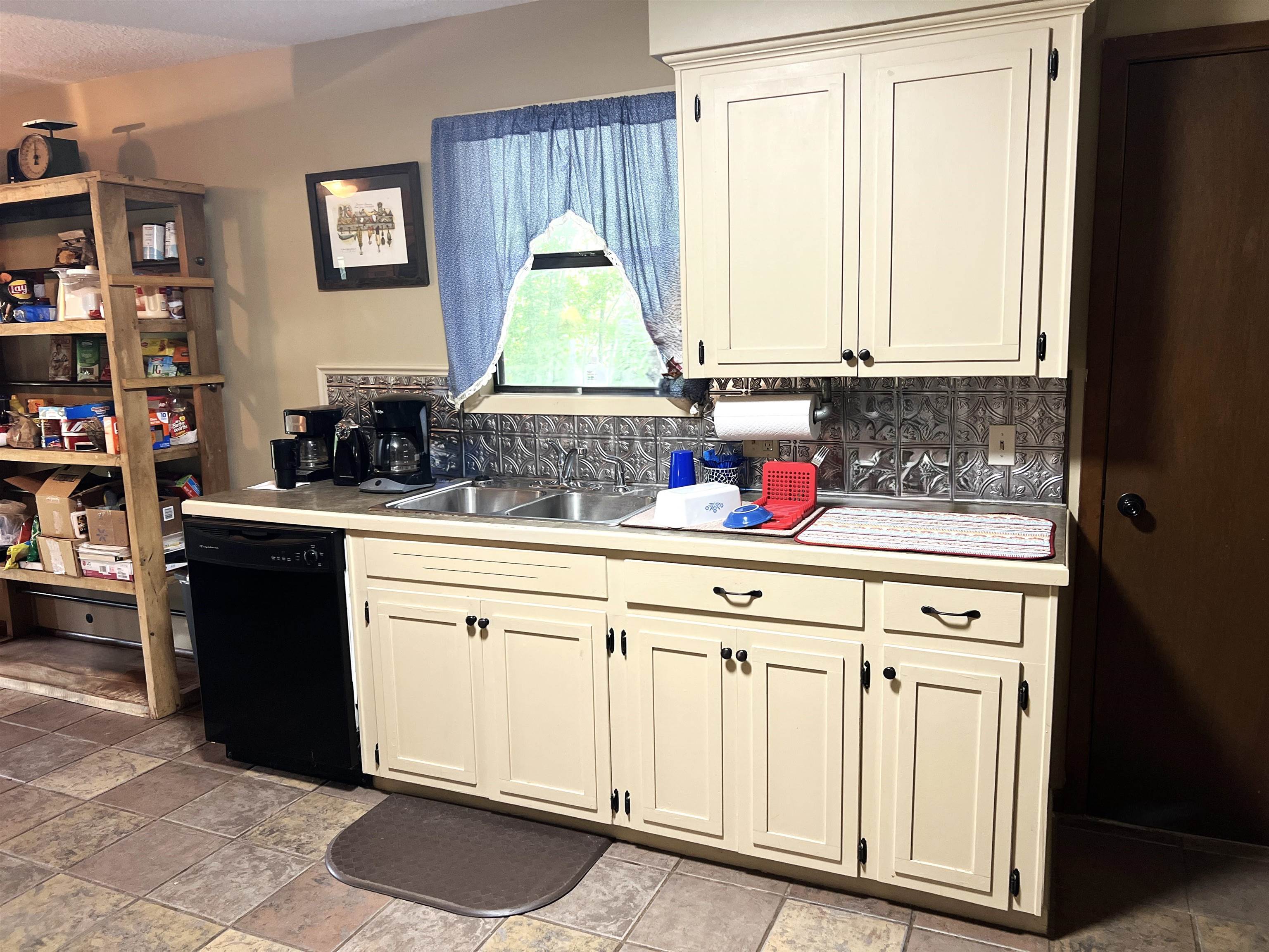 858 N Riverview 892 N Riverview Lane Mountain View, AR