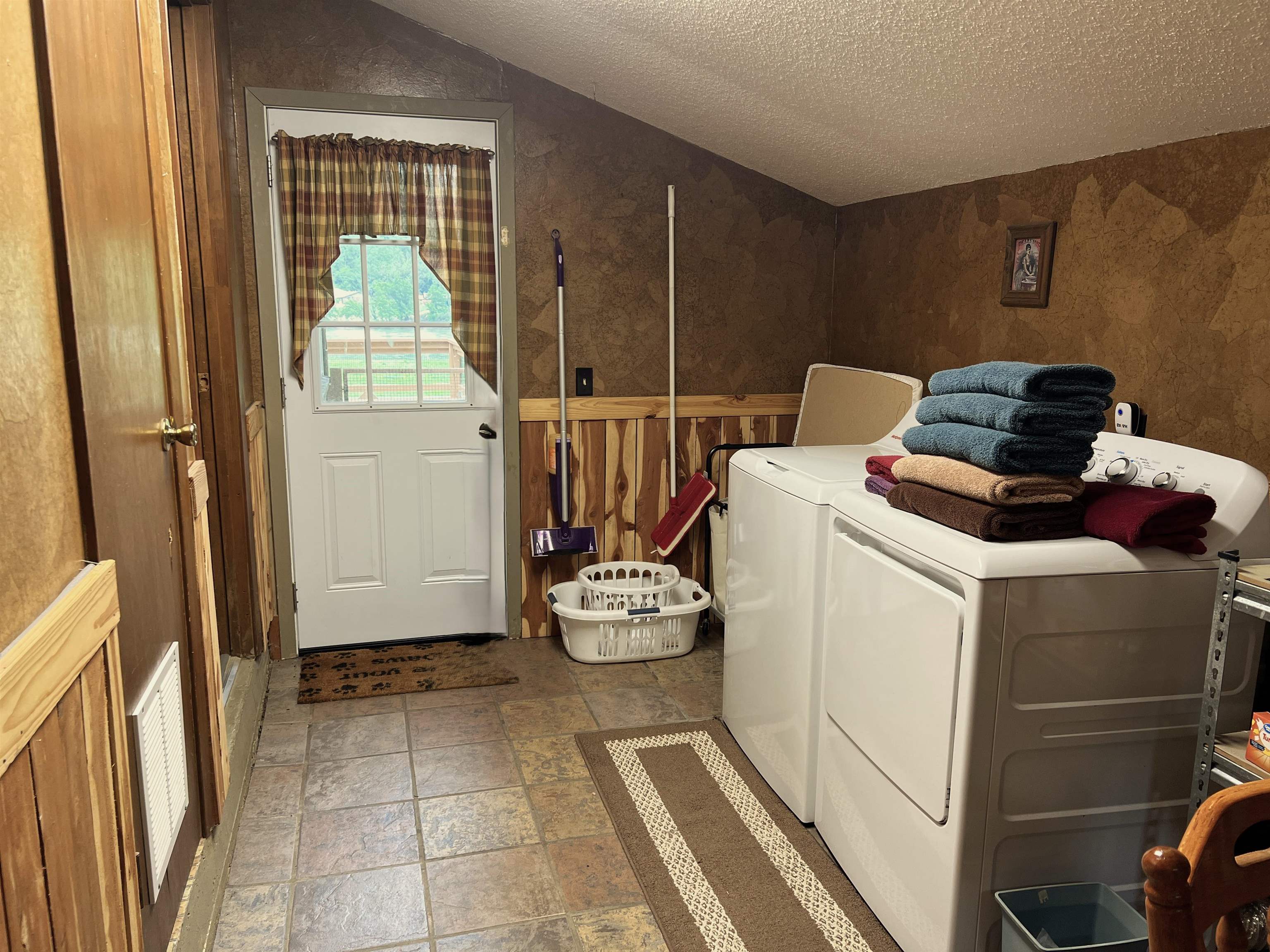 858 N Riverview 892 N Riverview Lane Mountain View, AR